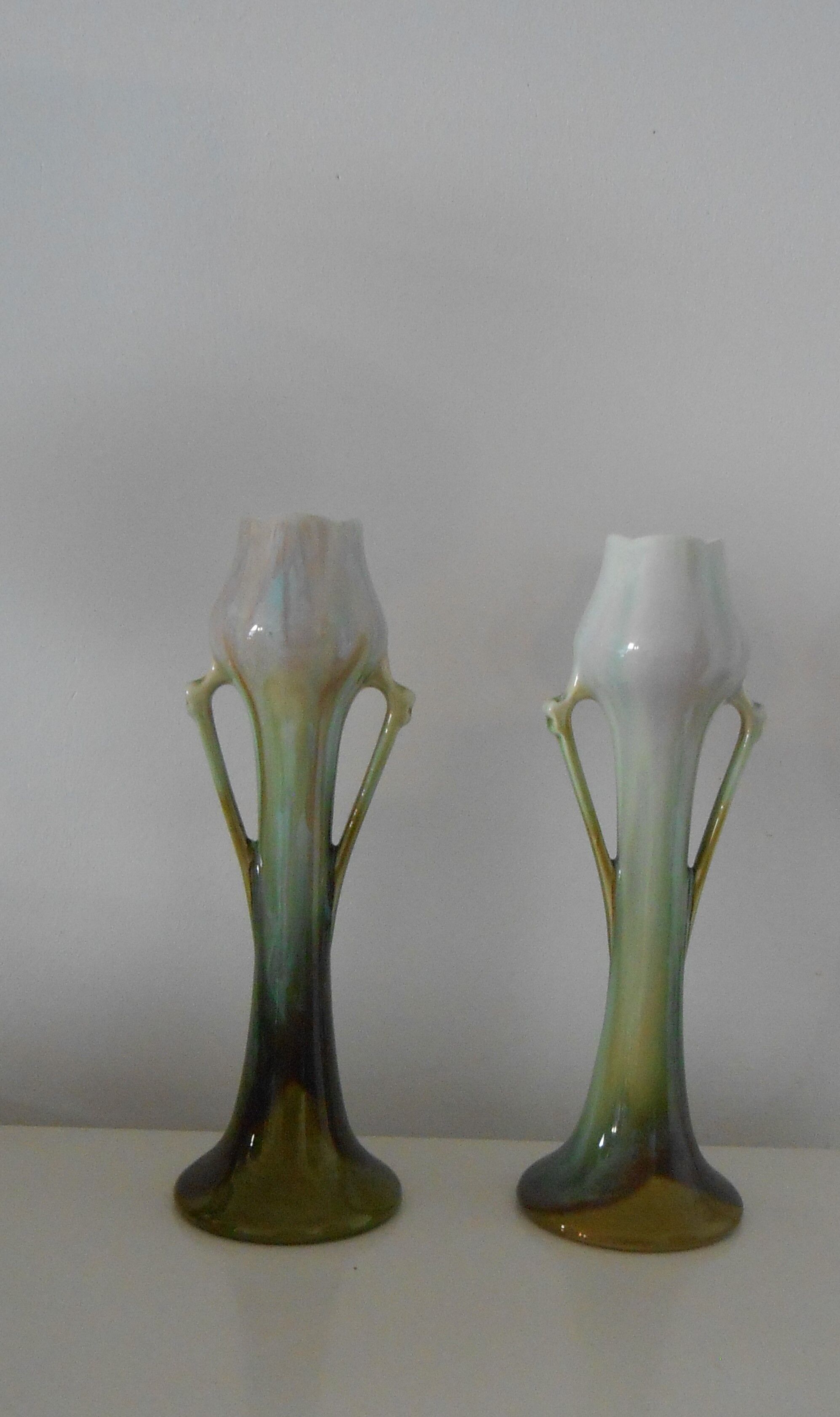 Art Deco ceramic fireplace trim, tulip-shaped vase