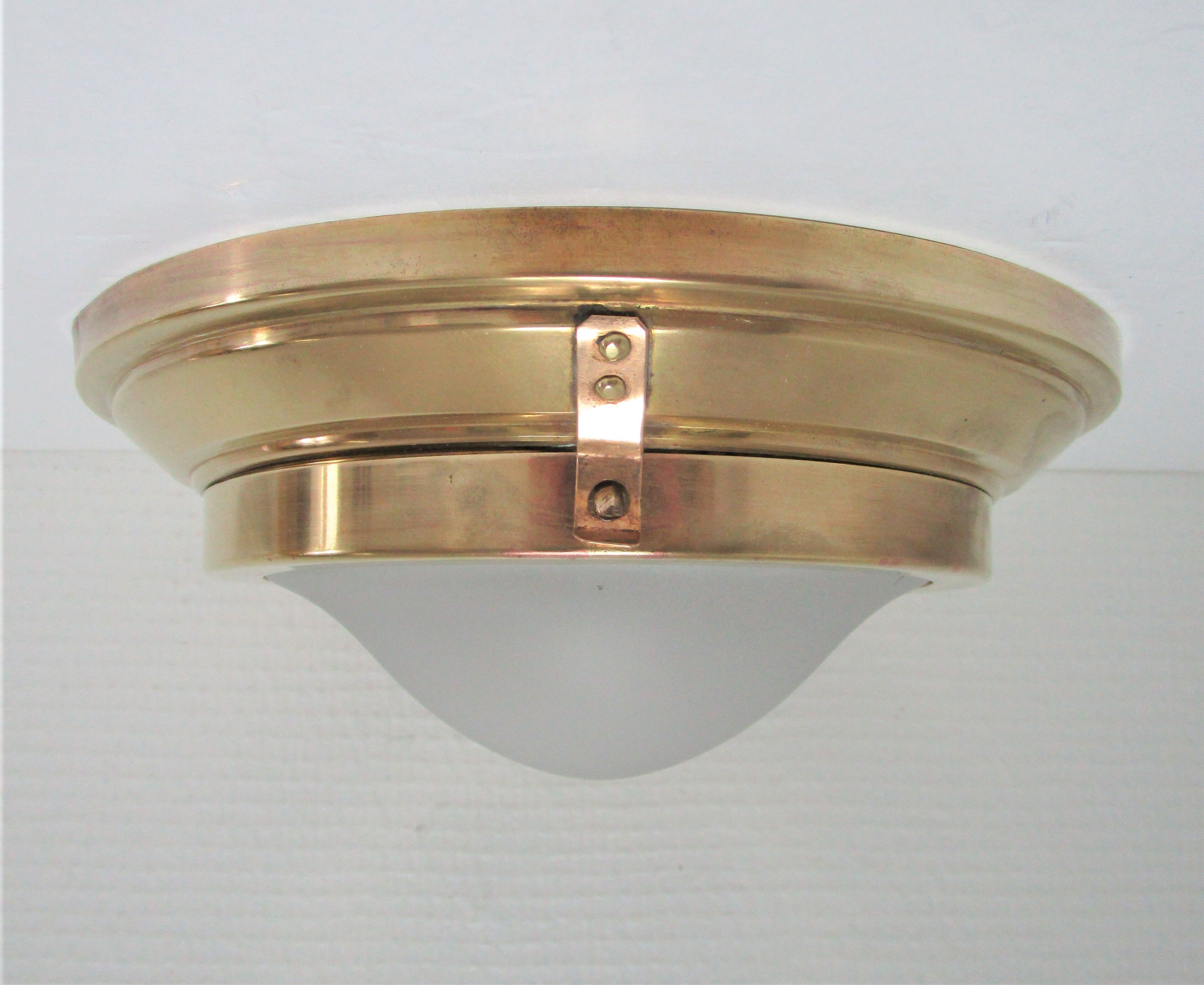 Applique laiton verre bombé dépoli début XXème