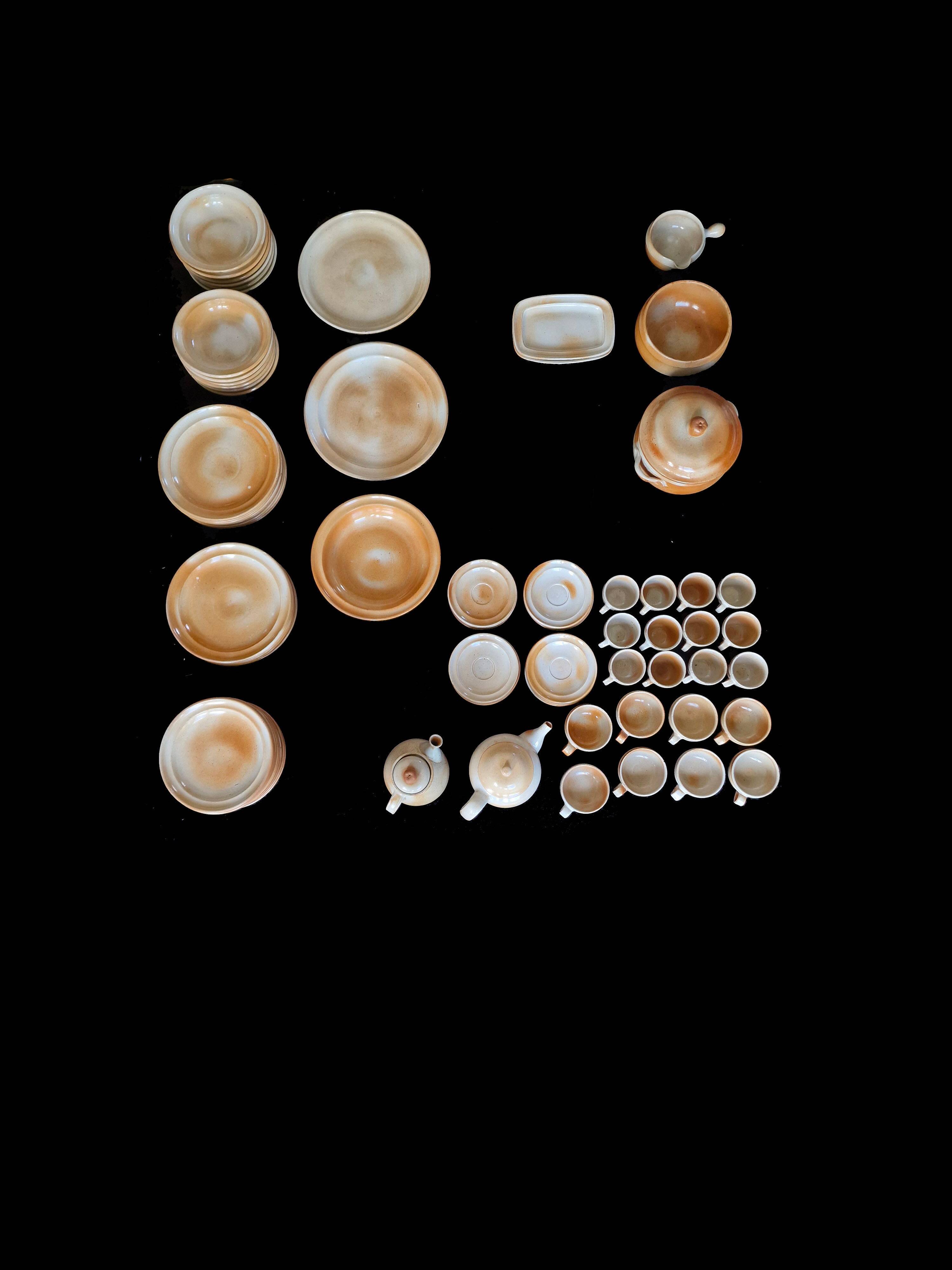 Complete table service in marsh stoneware, 92 pieces
