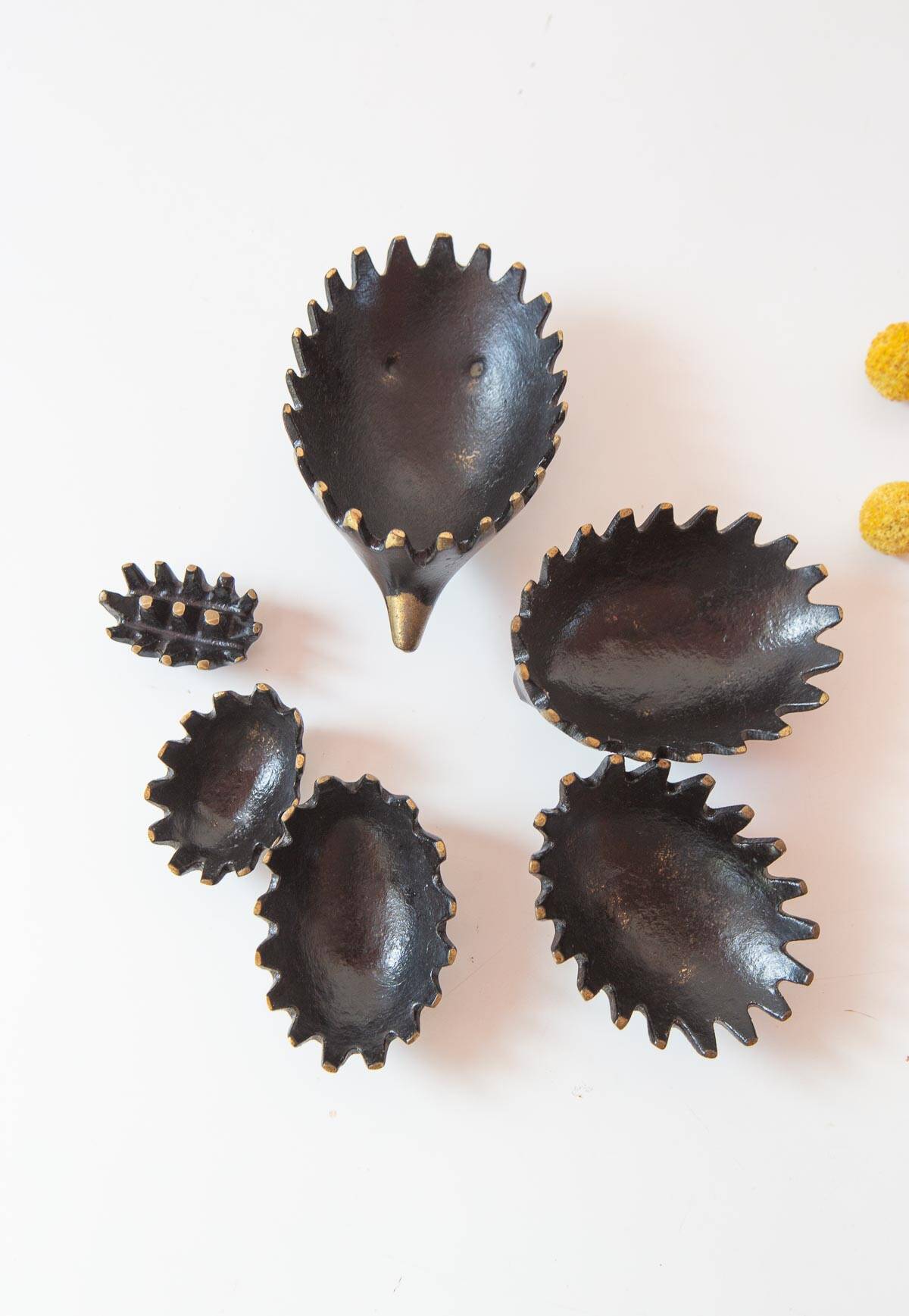 Hedgehog ensemble attributed to Walter Bosse, black patinated brass, circa 1950.