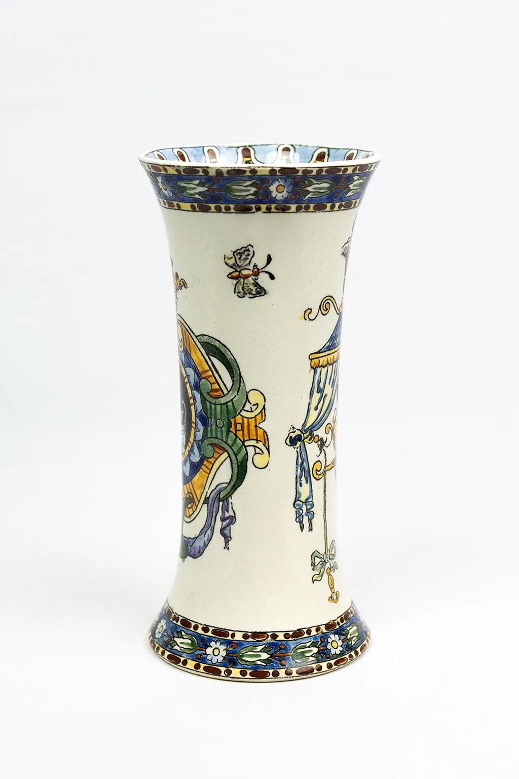 Cornet vase in fine earthenware from Gien, Renaissance decoration — late 19th century