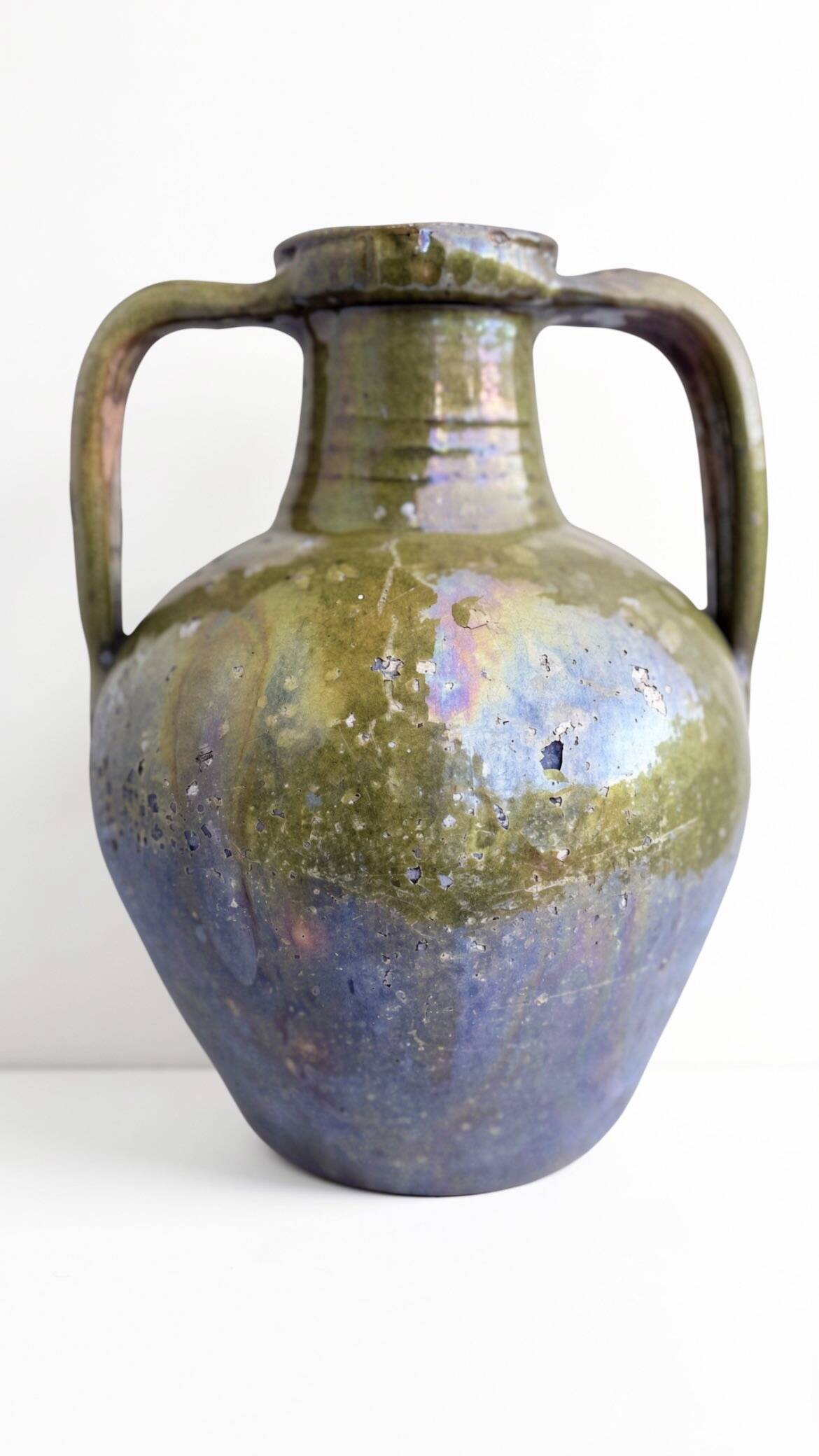 Ancient oil jar in glazed terracotta, khaki green — Auvergne, Lezou