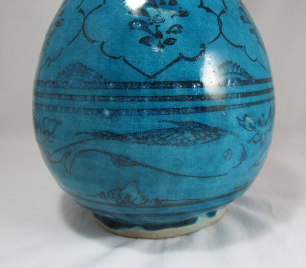 Vase en céramique islamique à fond turquoise