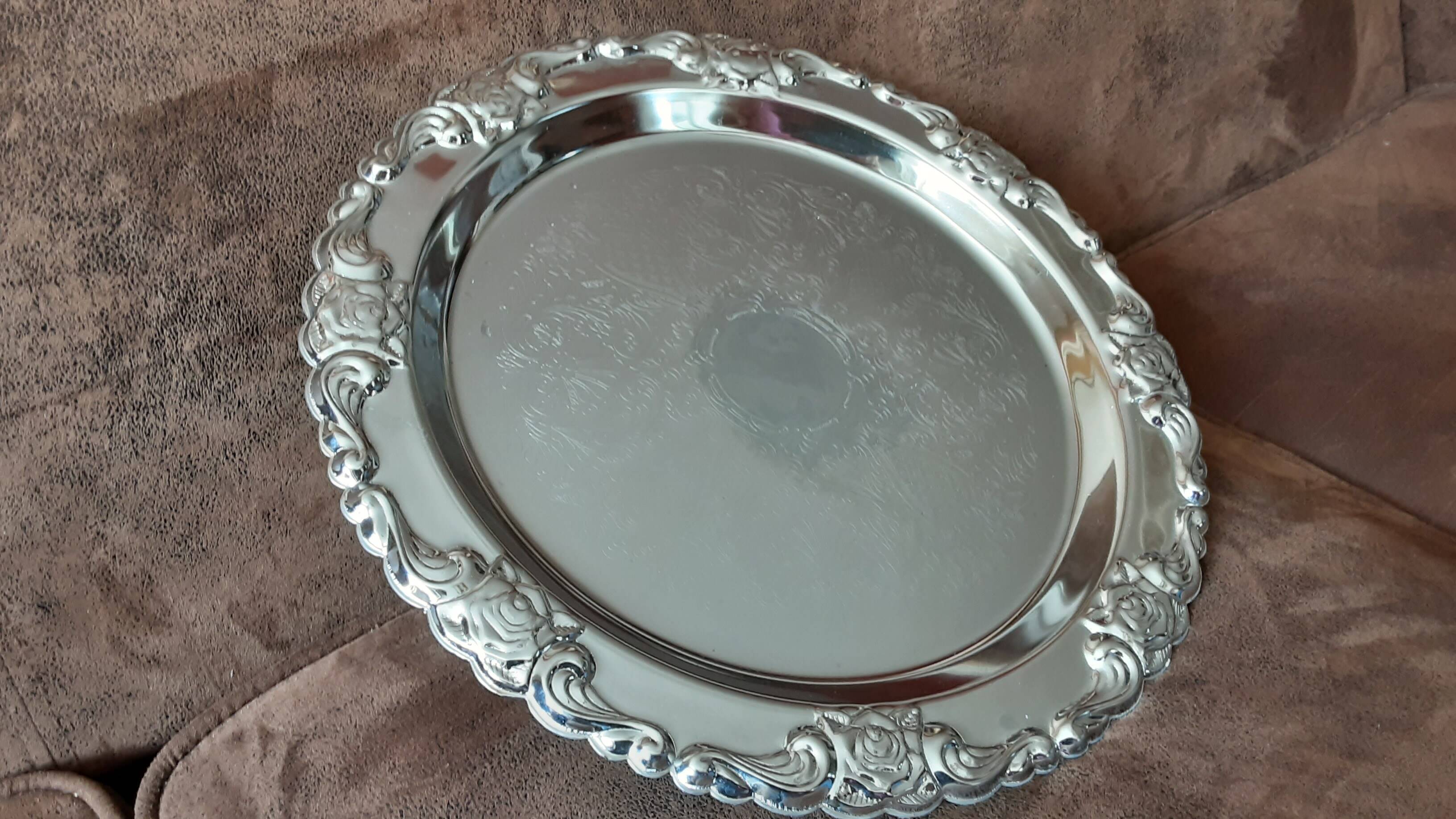 Silver-coloured metal plate