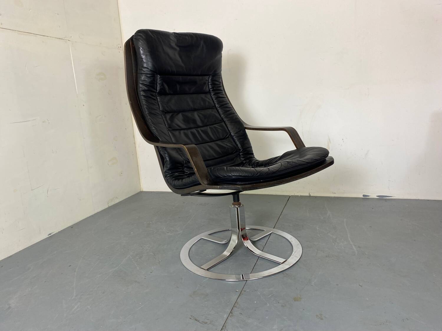 Chaise pivotante suédoise du milieu du siècle de Göte Möbler, années 1970