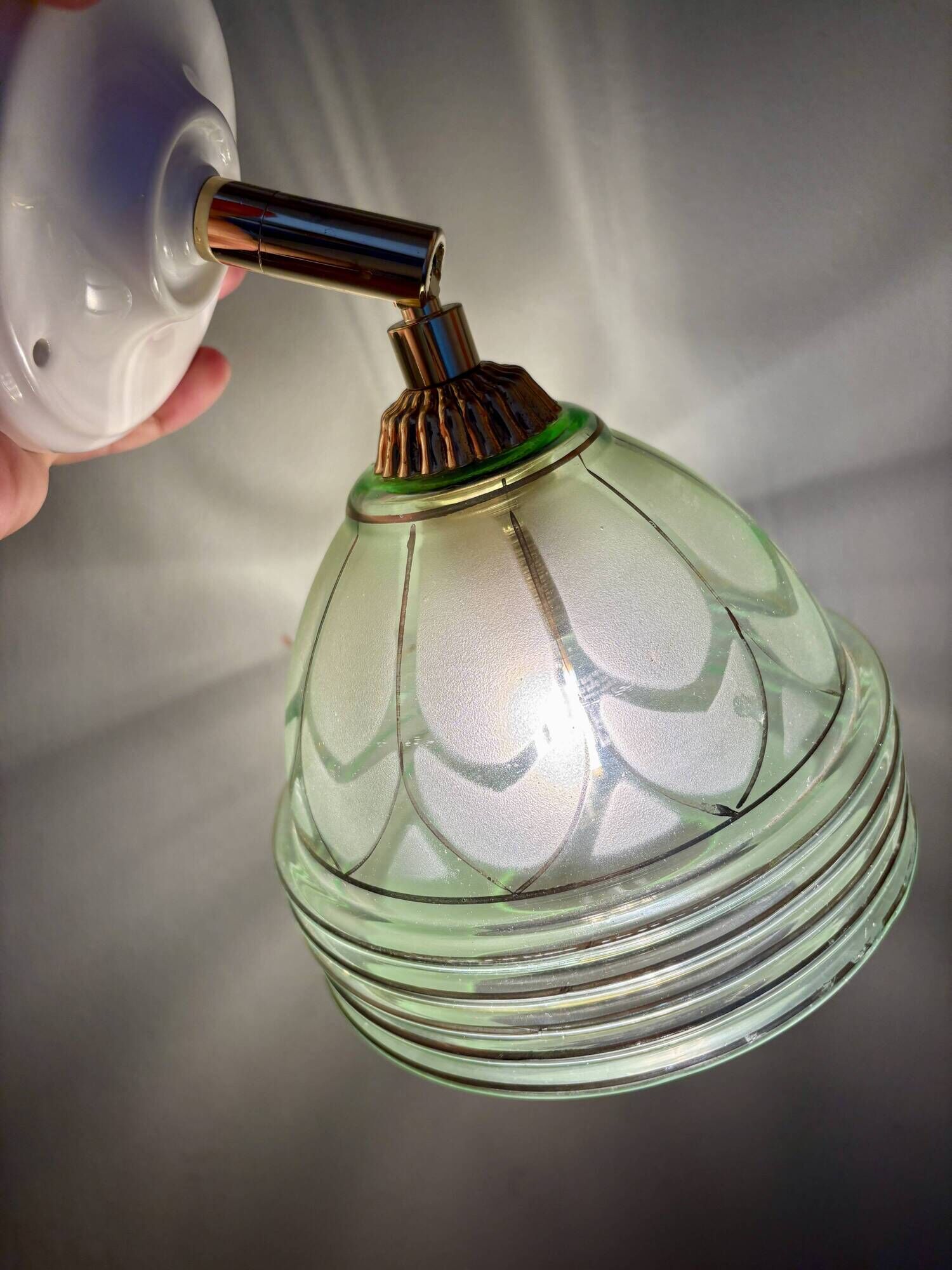 Vintage art deco tulip wall lamp in green and gold glass