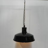 Industrial hanging lamp with enamelled shade