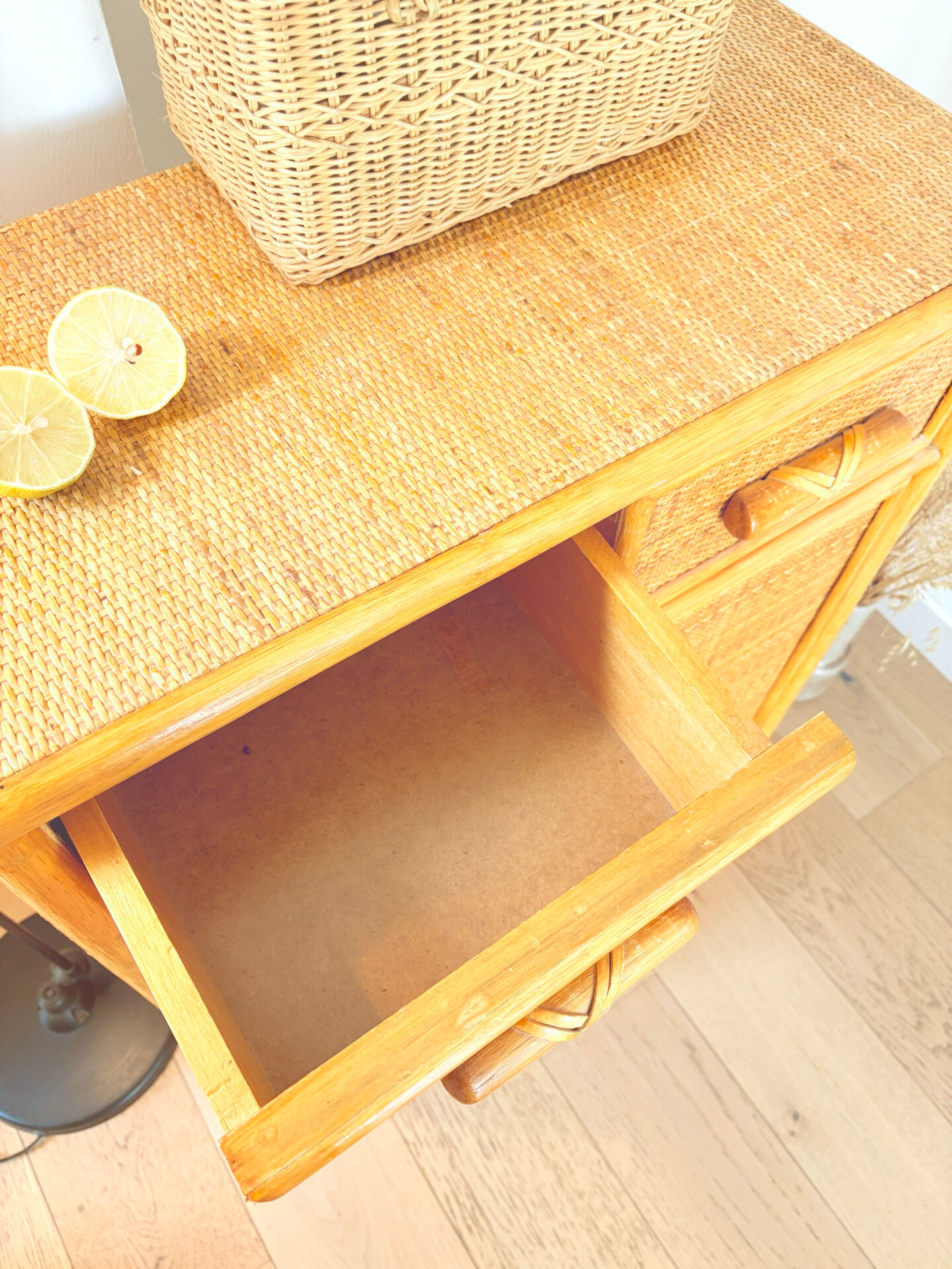 Buffet rotin vintage 