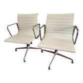 Fauteuil EA 108 Eames édité par Vitra