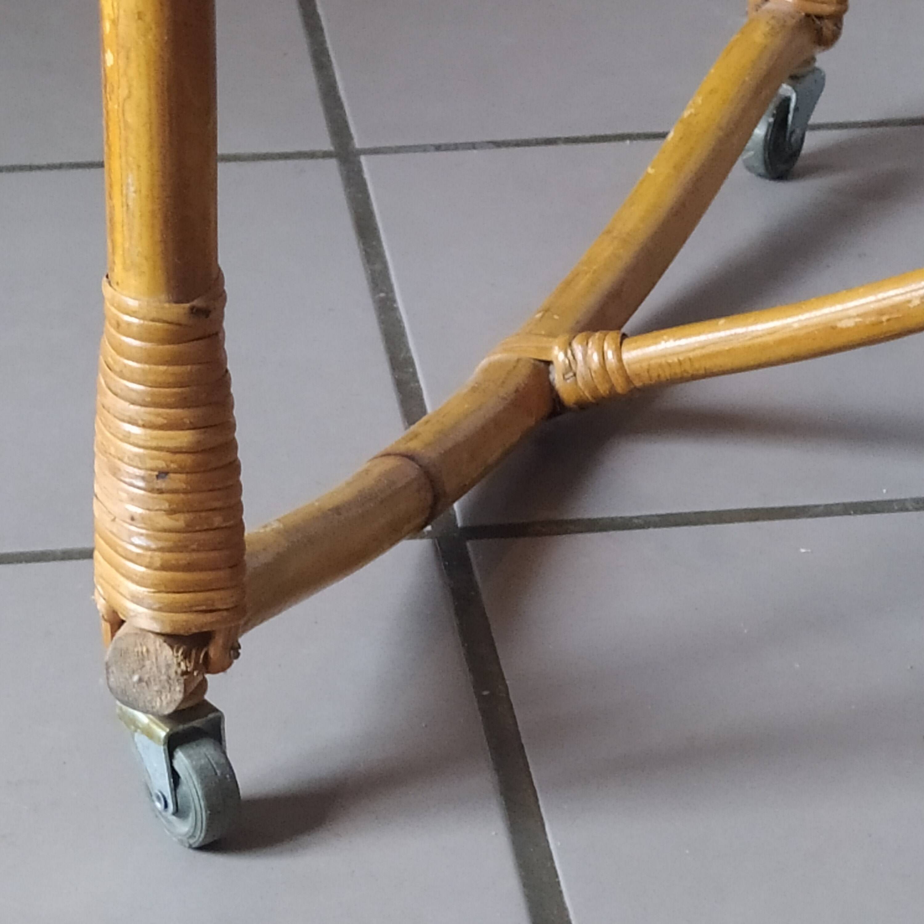 Vintage children's rattan bed from the 50s/60s