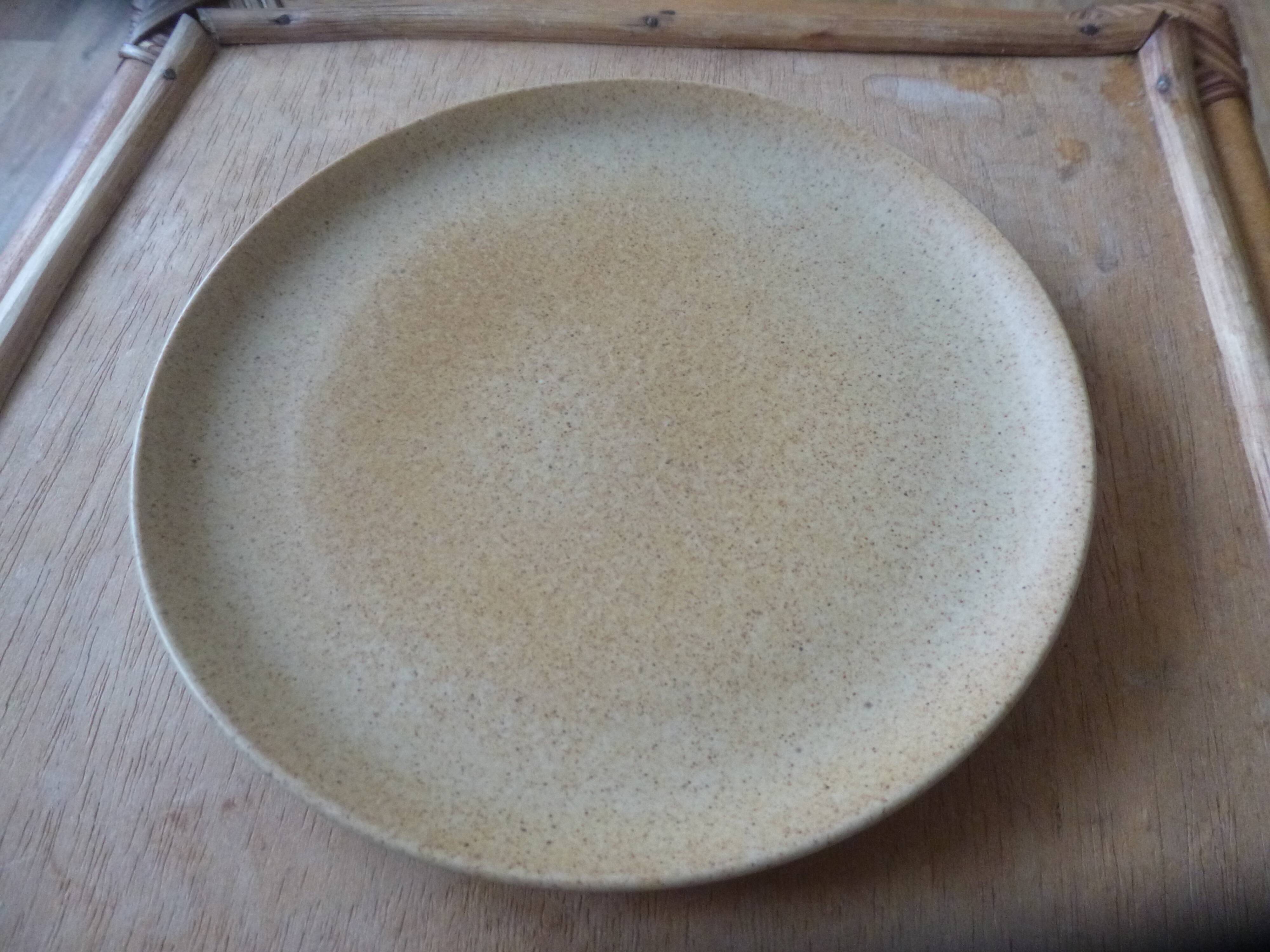 4 stoneware dessert plates