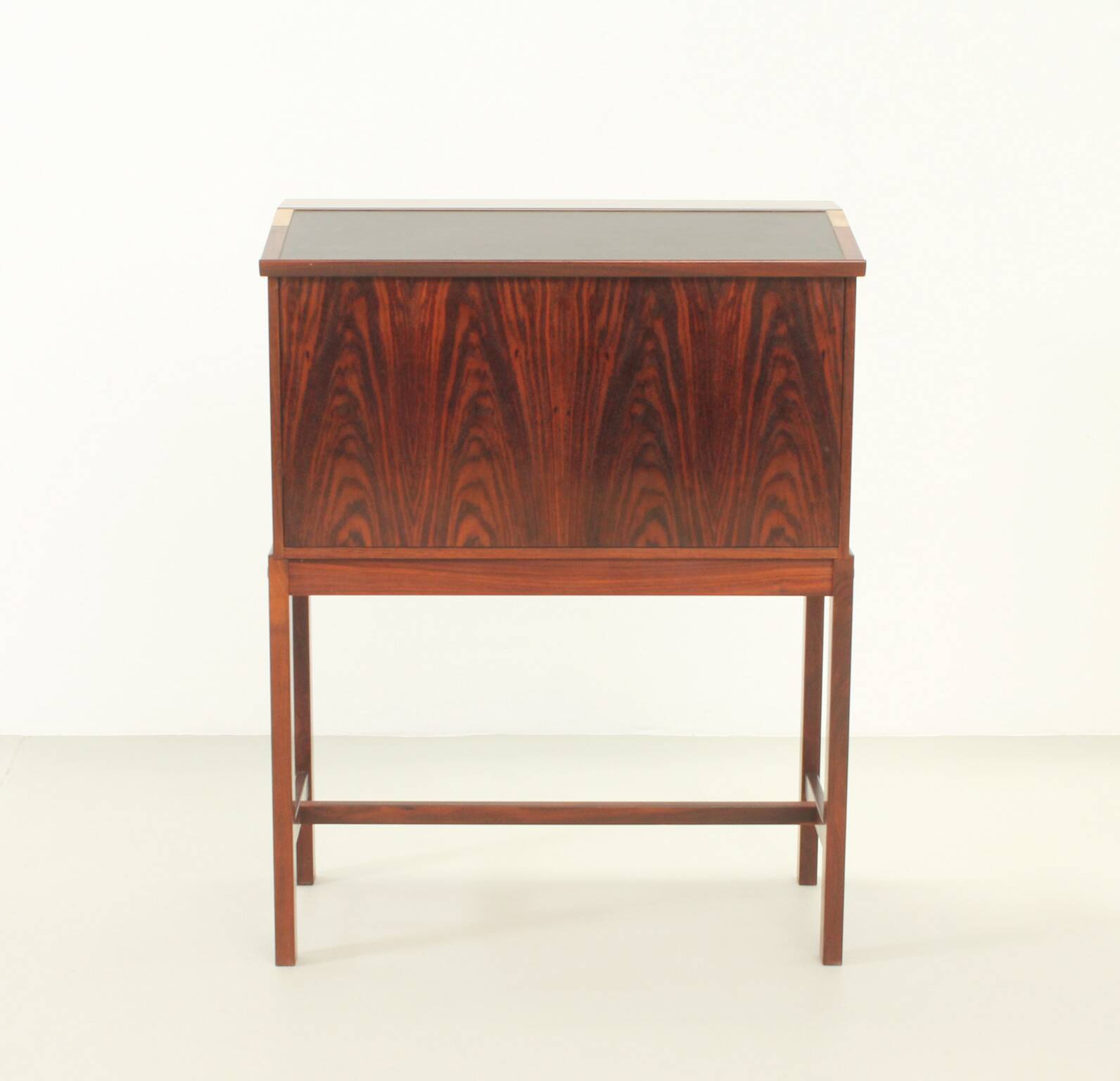 Elegant bar cabinet by Dyrlund, Denmark, 1960s.