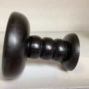 Paire de bougeoirs en bois teinté noir