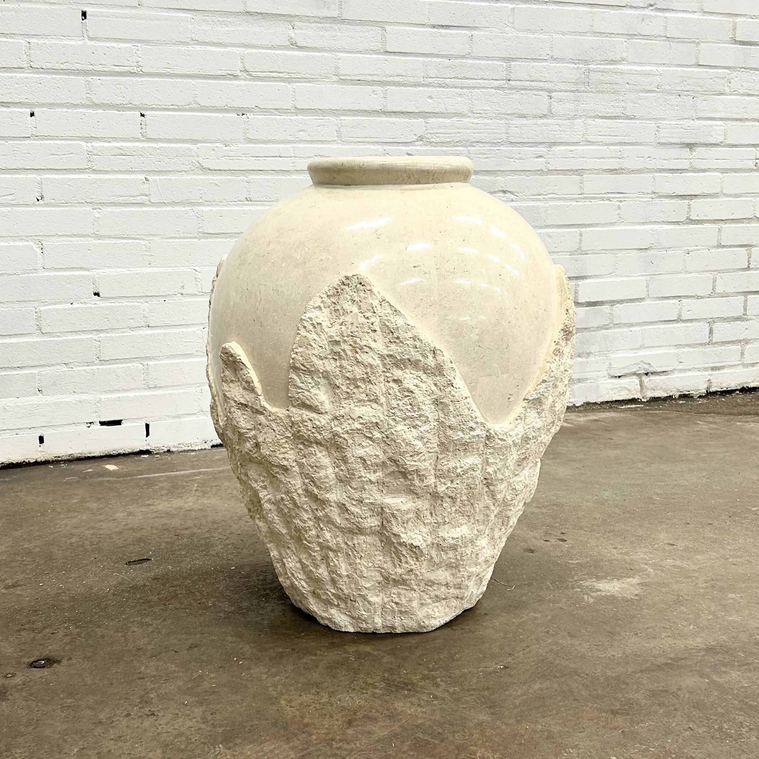 Grand vase de sol vintage en pierre de Mactan