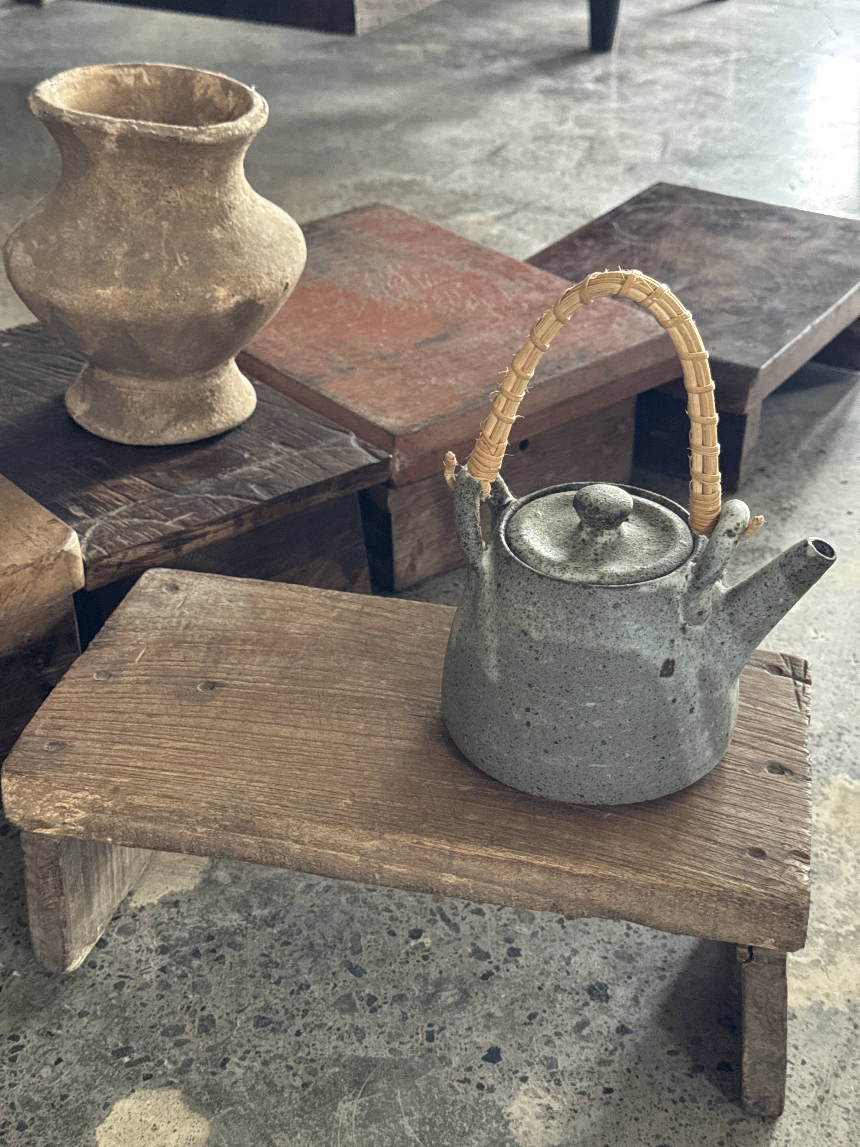 Small auxiliary stool in upcycled teak with a small hollow under the seat (3273)