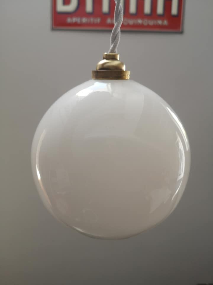 Suspension walkman old opaline white globe spirit night light 1930 Art Deco TBE Ø 13 cm