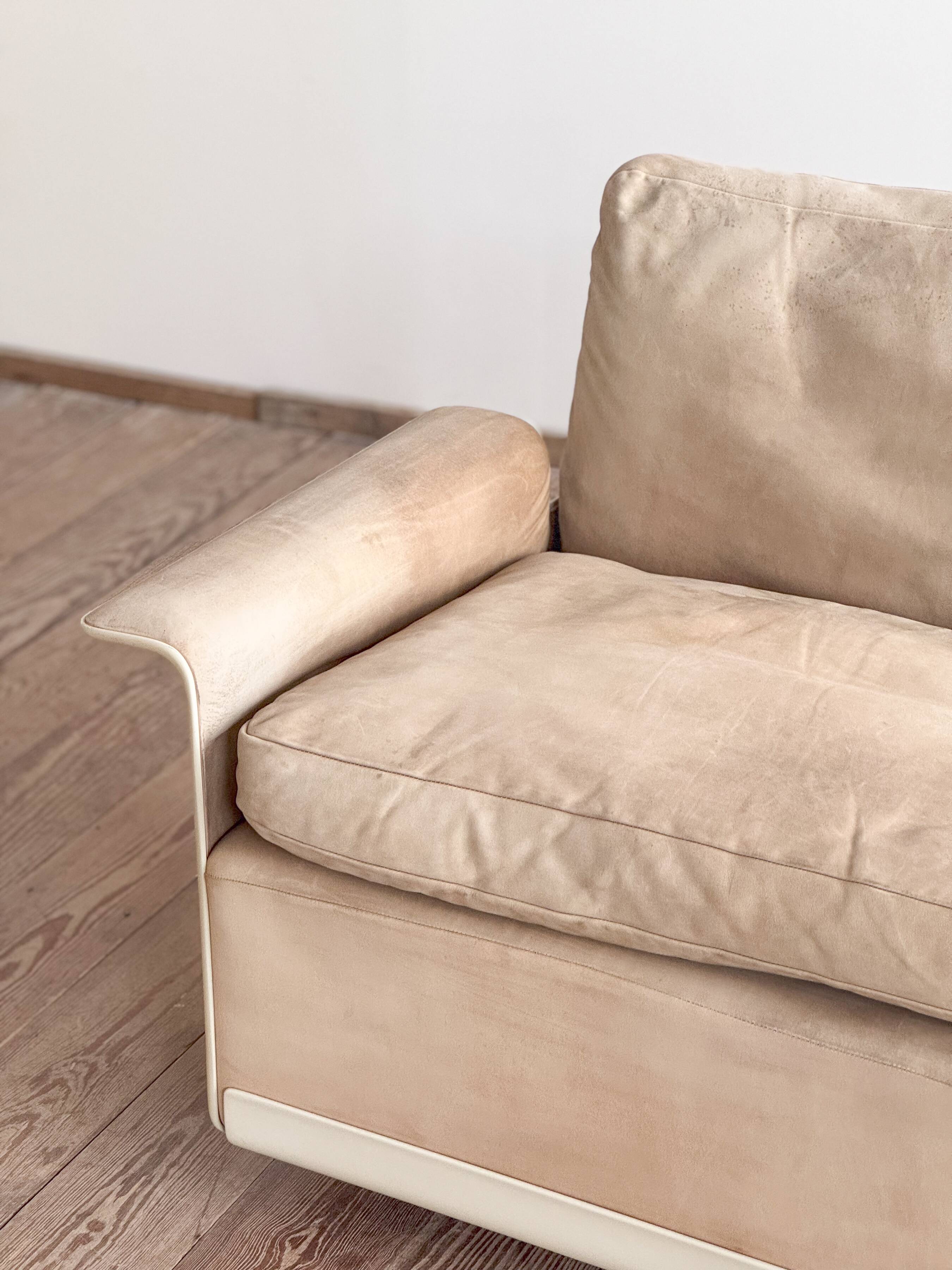 Canapé design 620 en suédine beige par Dieter Rams pour Vitsœ – Mid-Century