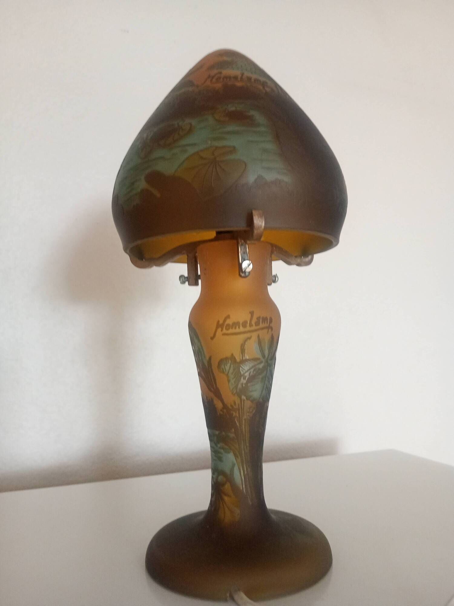Homelamp "champignon" Polychrome glass, lake-themed decoration, dragonfly