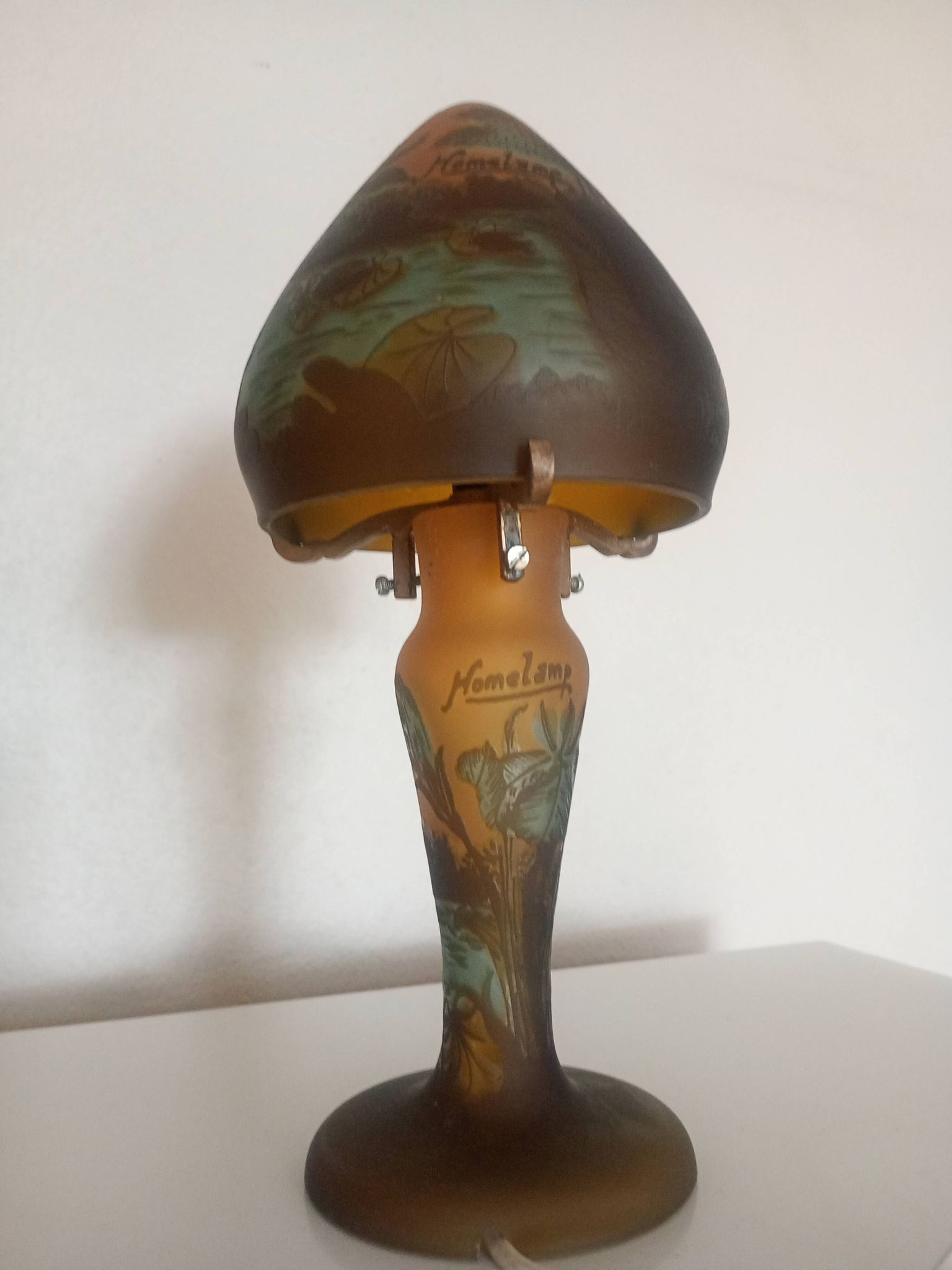 Homelamp "champignon" Polychrome glass, lake-themed decoration, dragonfly