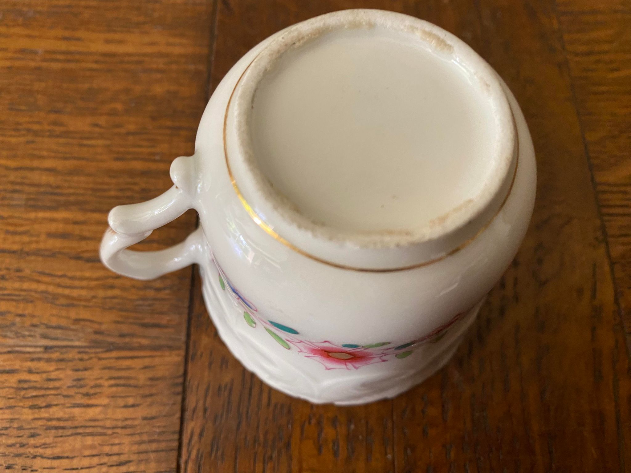 Porcelain cup with chiseled and gilded rim