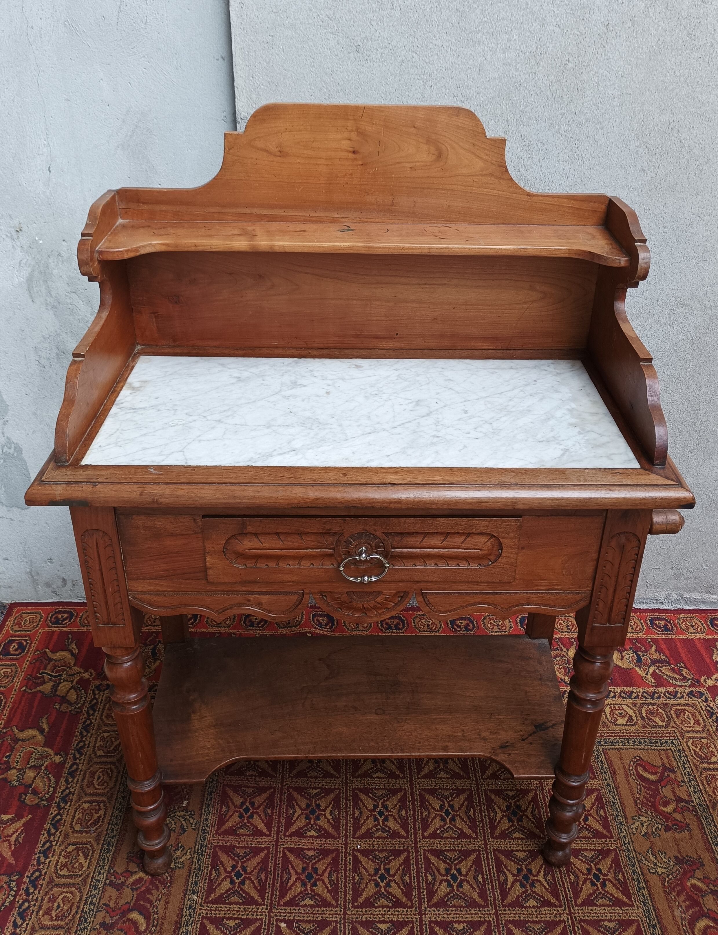 Meuble de toilette en noyer et merisier