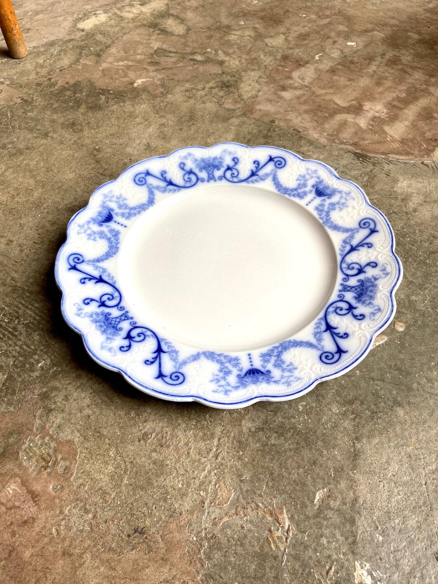 Sarreguemines round dish in blue earthenware, "Basket" service