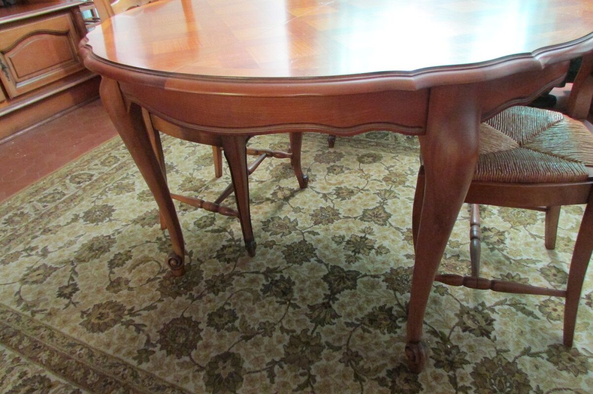 Extendable table and 4 straw chairs, cherry wood