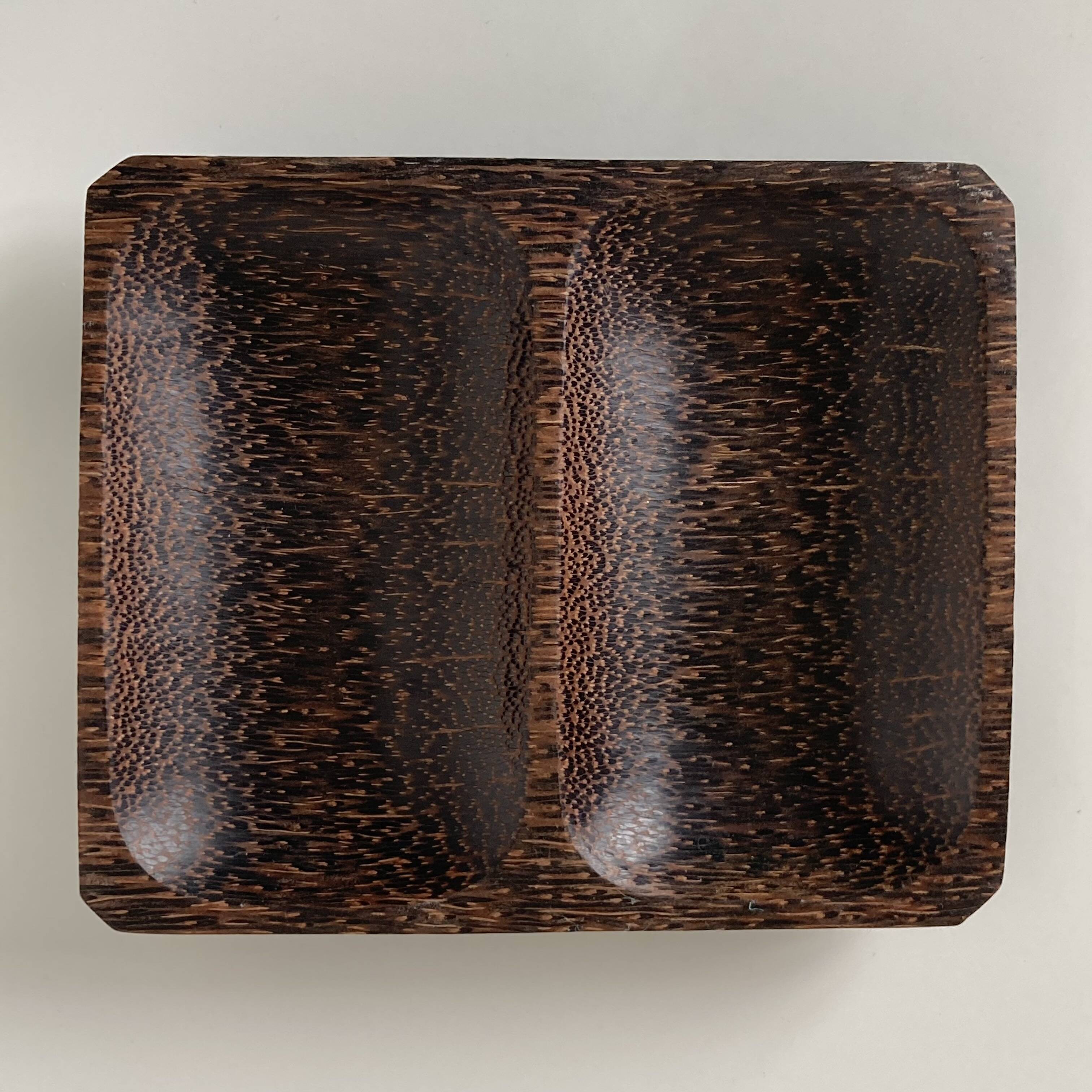 Set of two small trays or catchalls in Art Deco style made of palm wood.