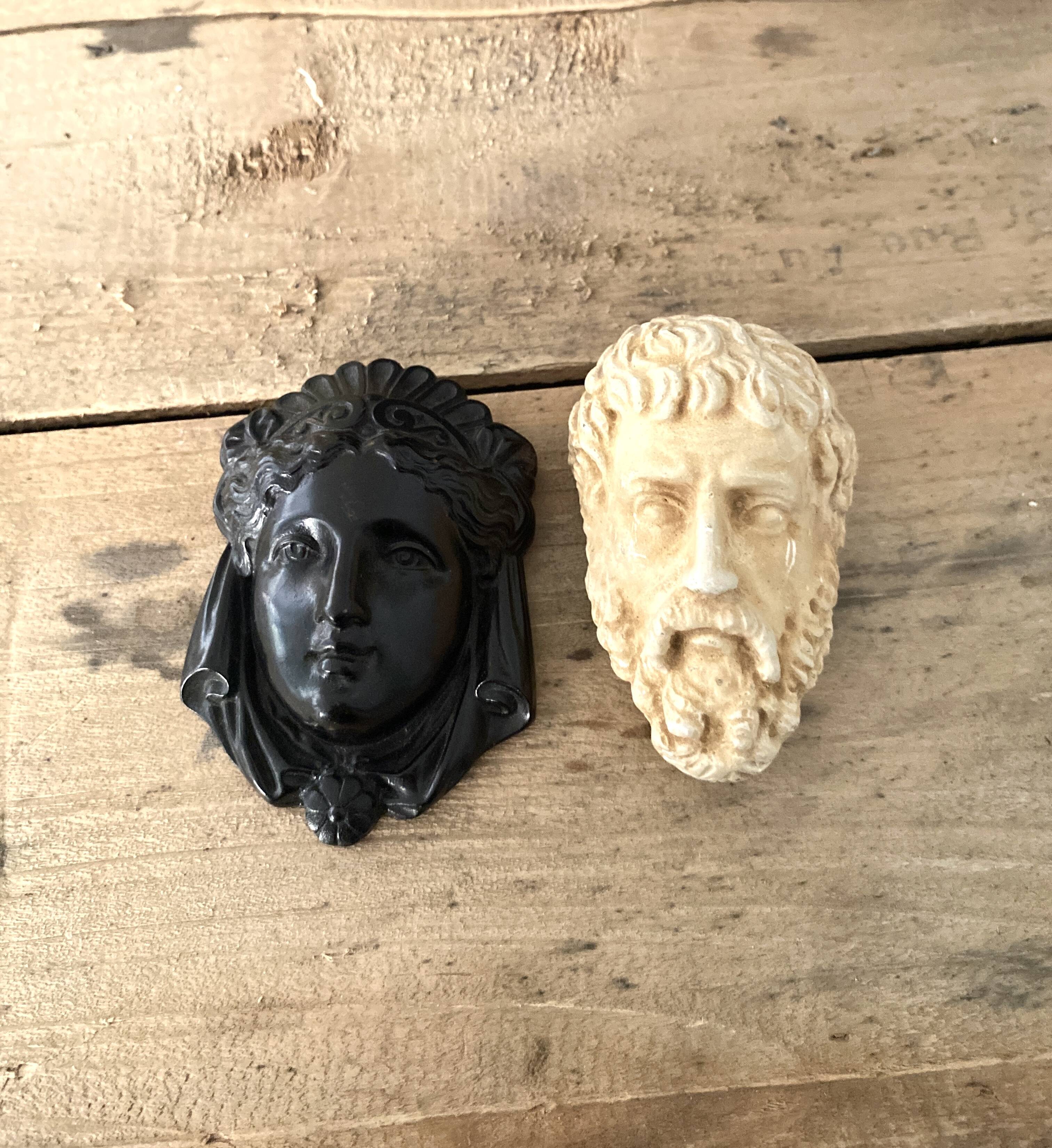Plaster head to hang