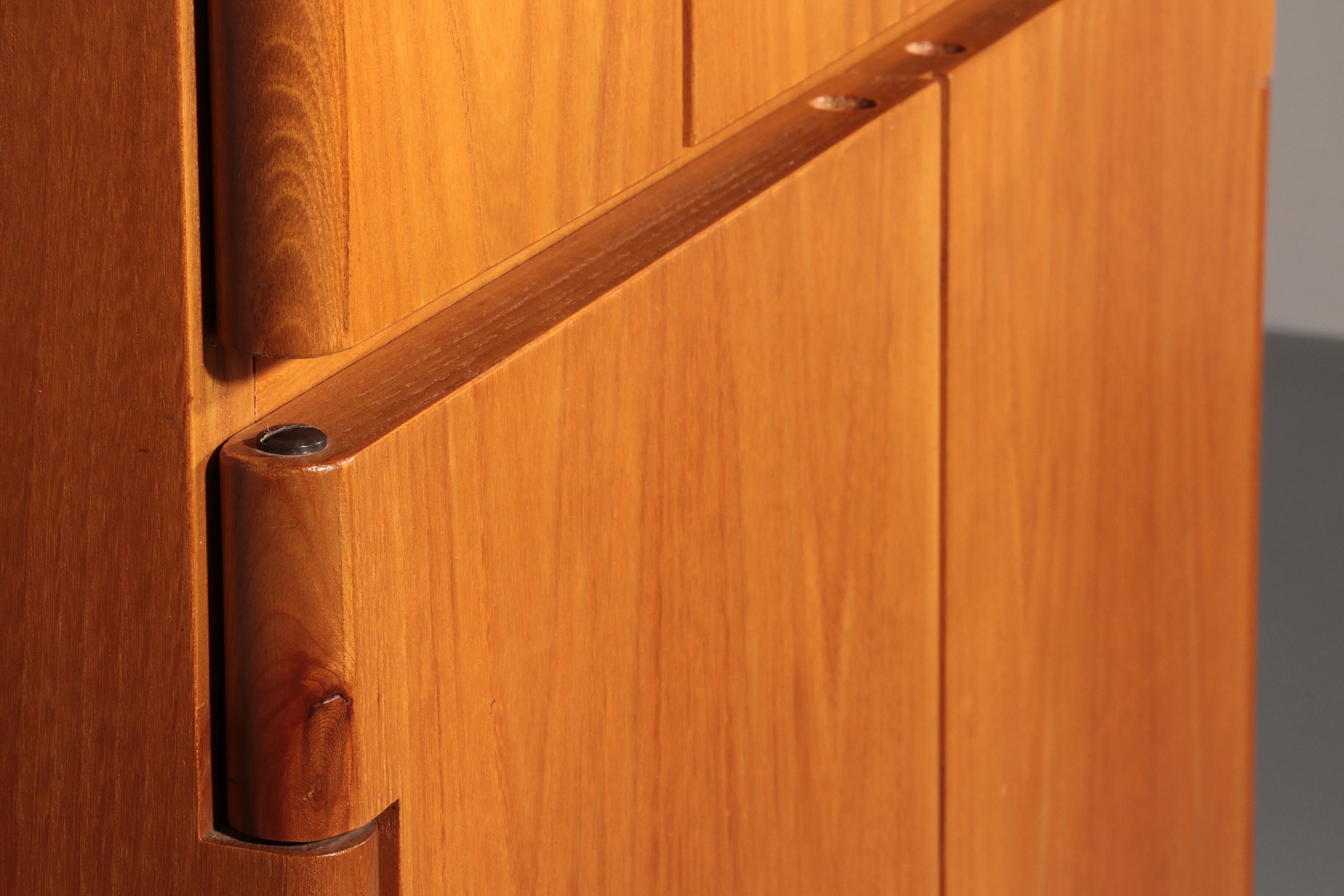 Iconic Italian design cabinet “Il Cerniera” by Silvana Arcelli Montanari for Tonelli (1970s)