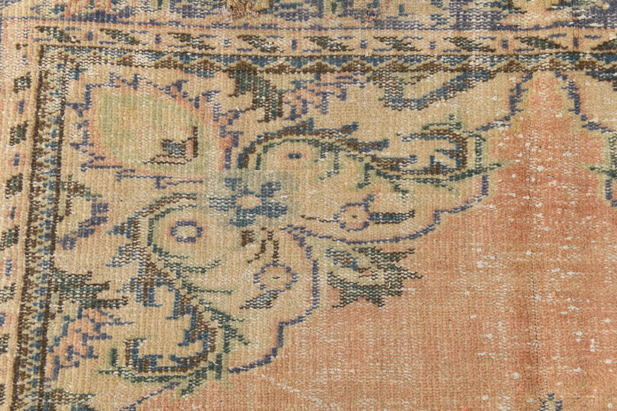 Tapis vintage en laine fait main, saumon doux et bleu marine, 183x264 cm