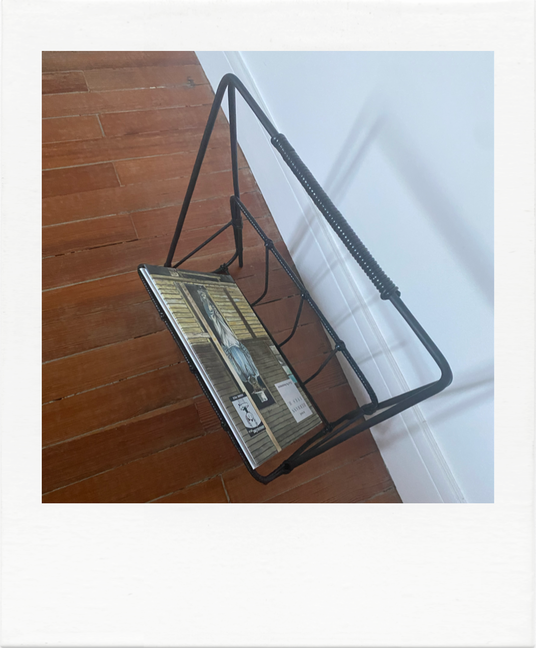 Magazine holders black metal and scoubidou