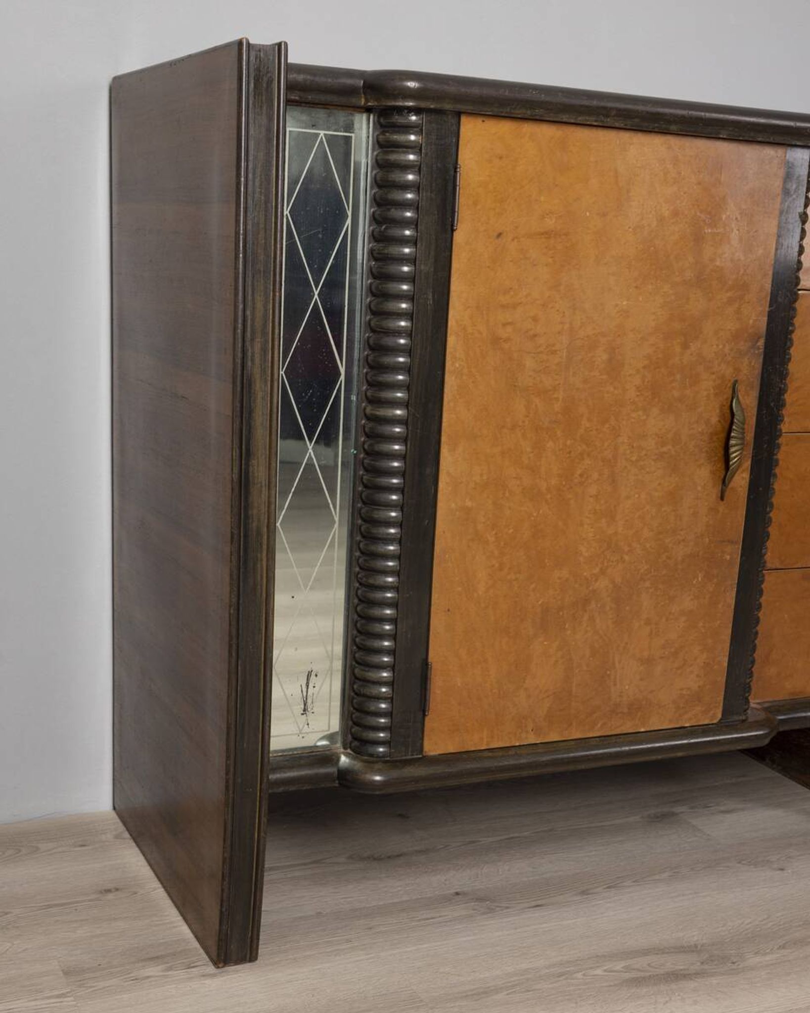 1940s vintage sideboard in wood and glass Italian Art Deco design