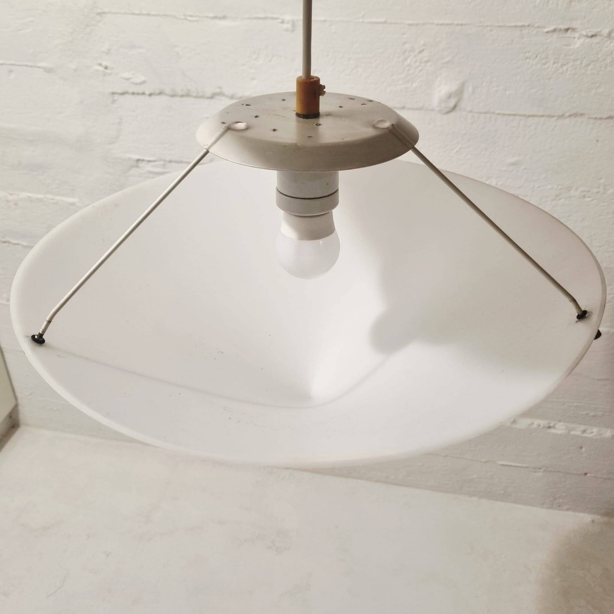 "Kuli" blue and white ceiling lamp 1960s - Svea Winkler Orno Finland | Vintage design lamps