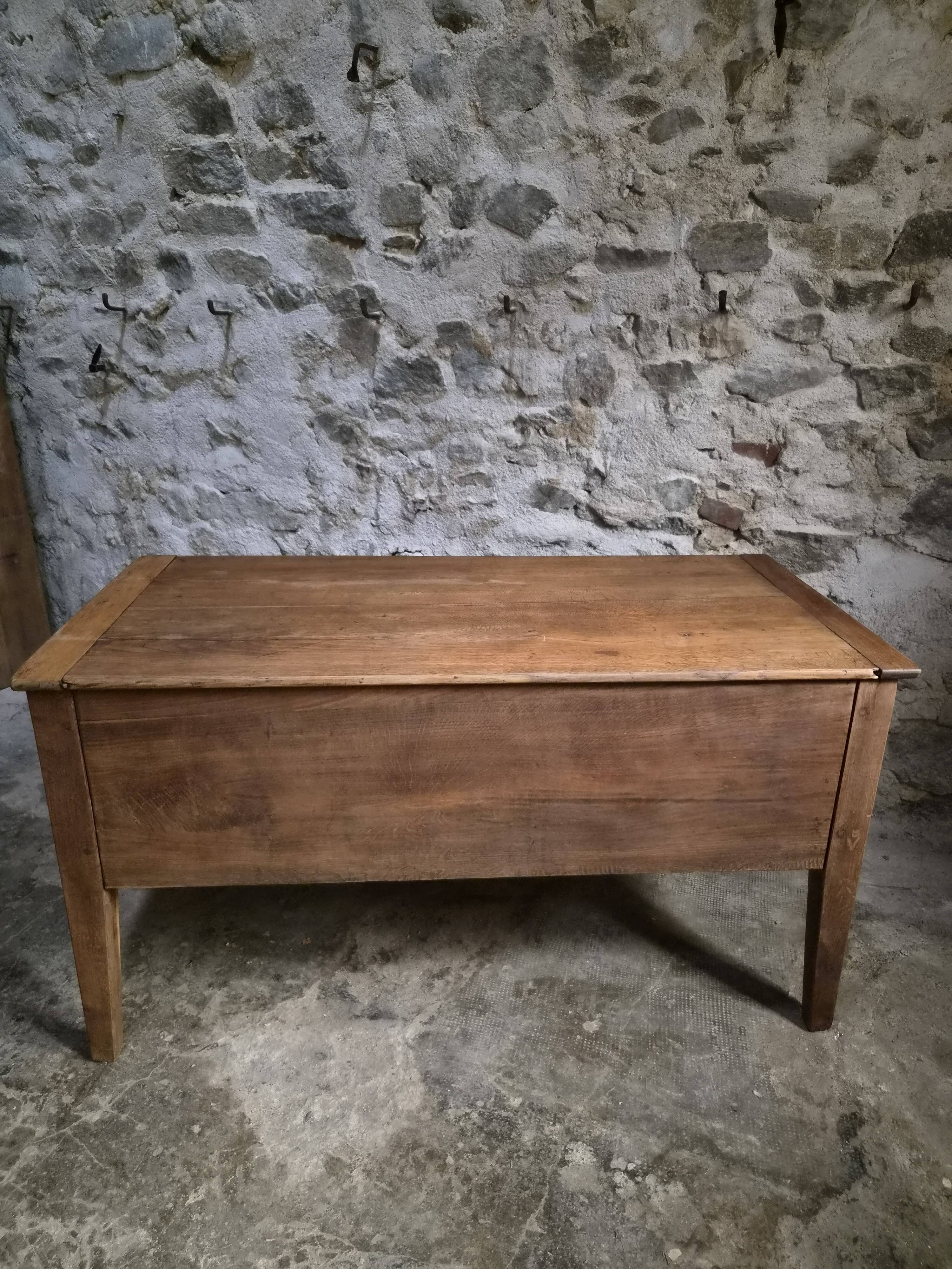 Antique French flour chest in oak – 19th-century farmhouse side table