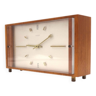 Horloge de bureau en teck minimaliste du milieu du siècle par kienzle