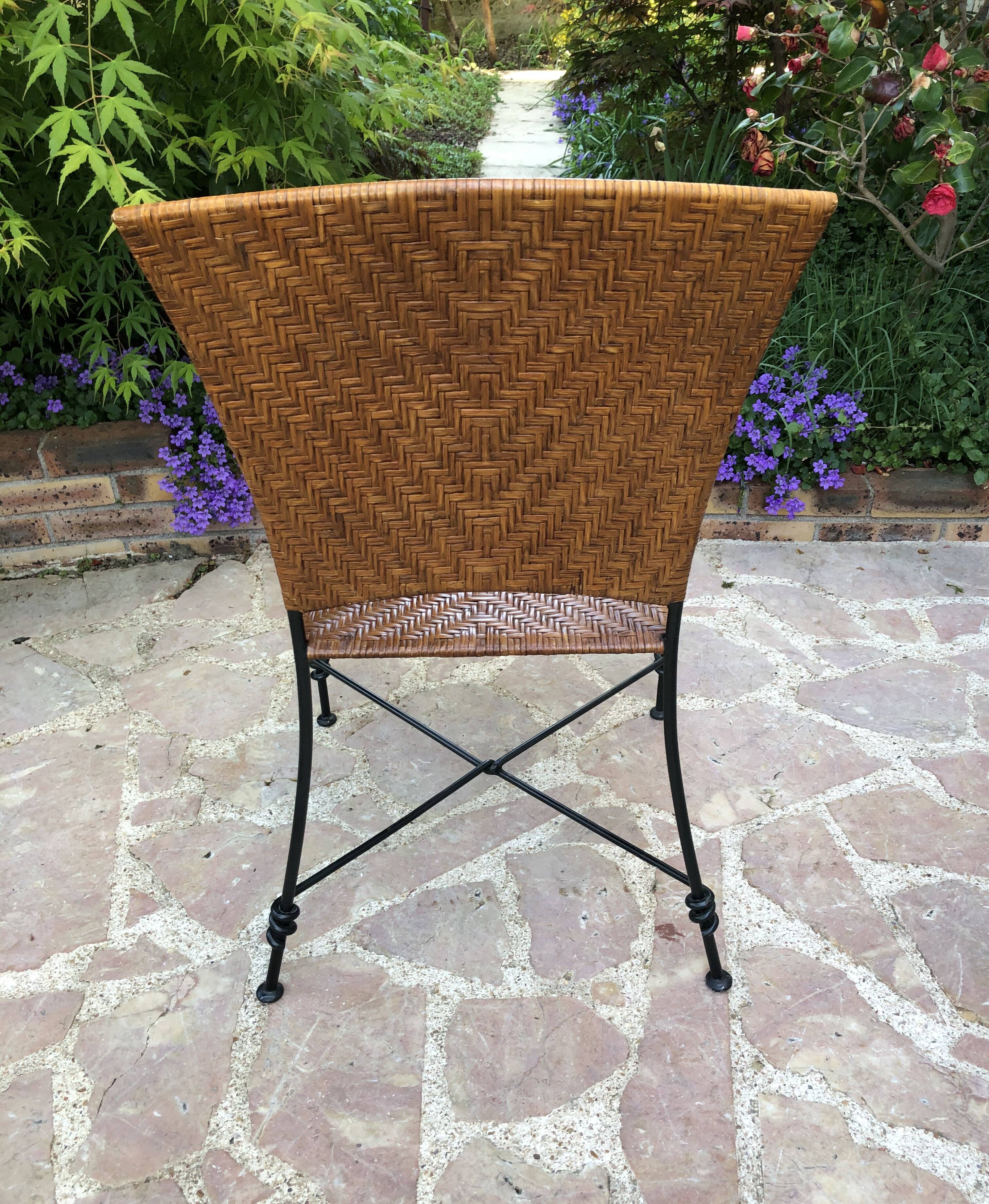 Paire de fauteuils vintage en fer forgé et osier