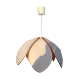 Suspension flower petals