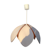 Suspension flower petals