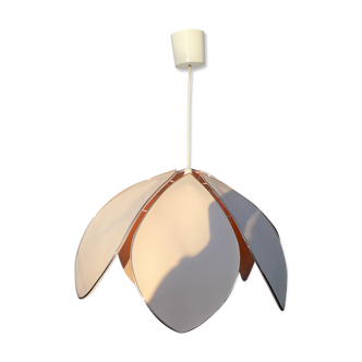 Suspension flower petals