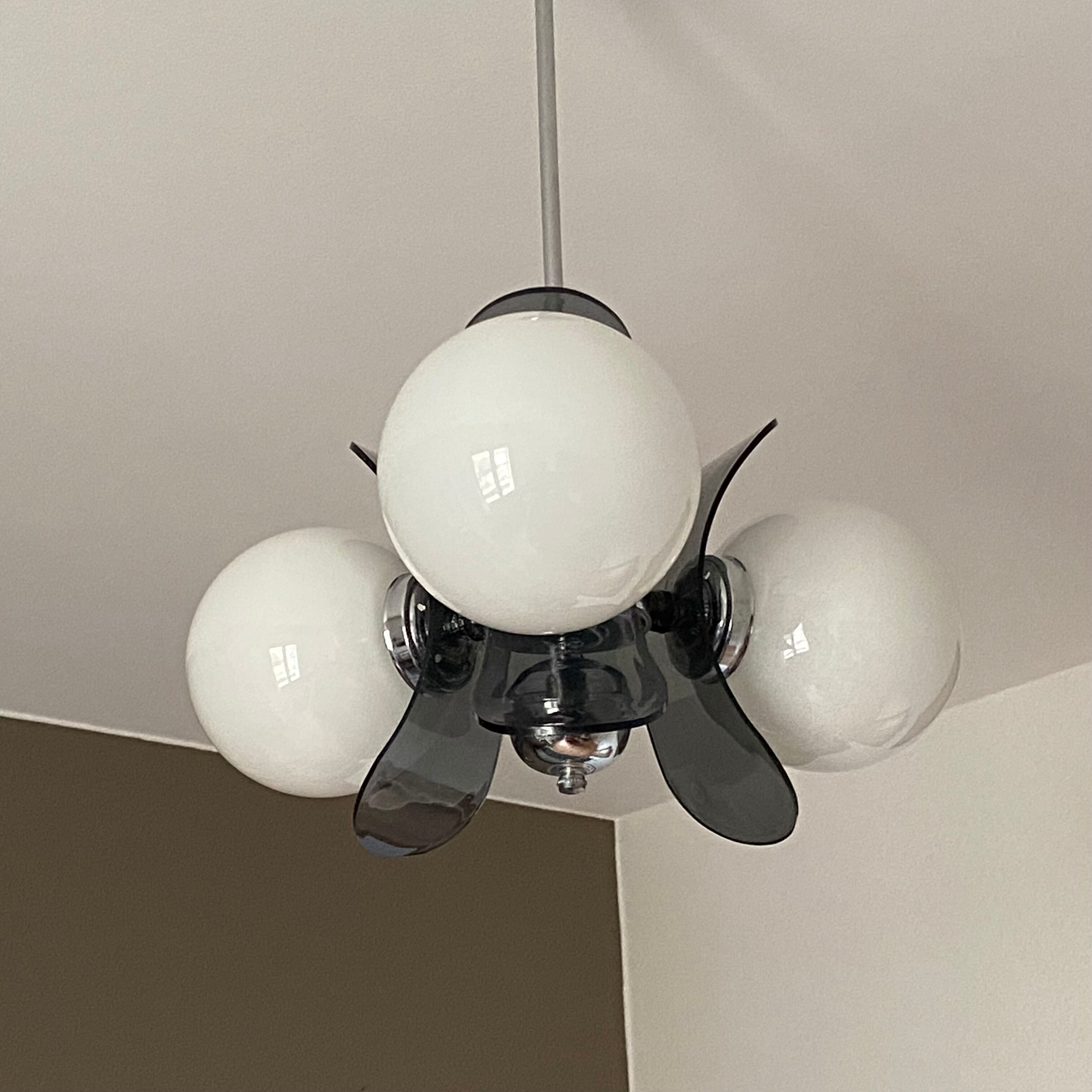 Lustre « spoutnik » 1970 opaline et plexiglass