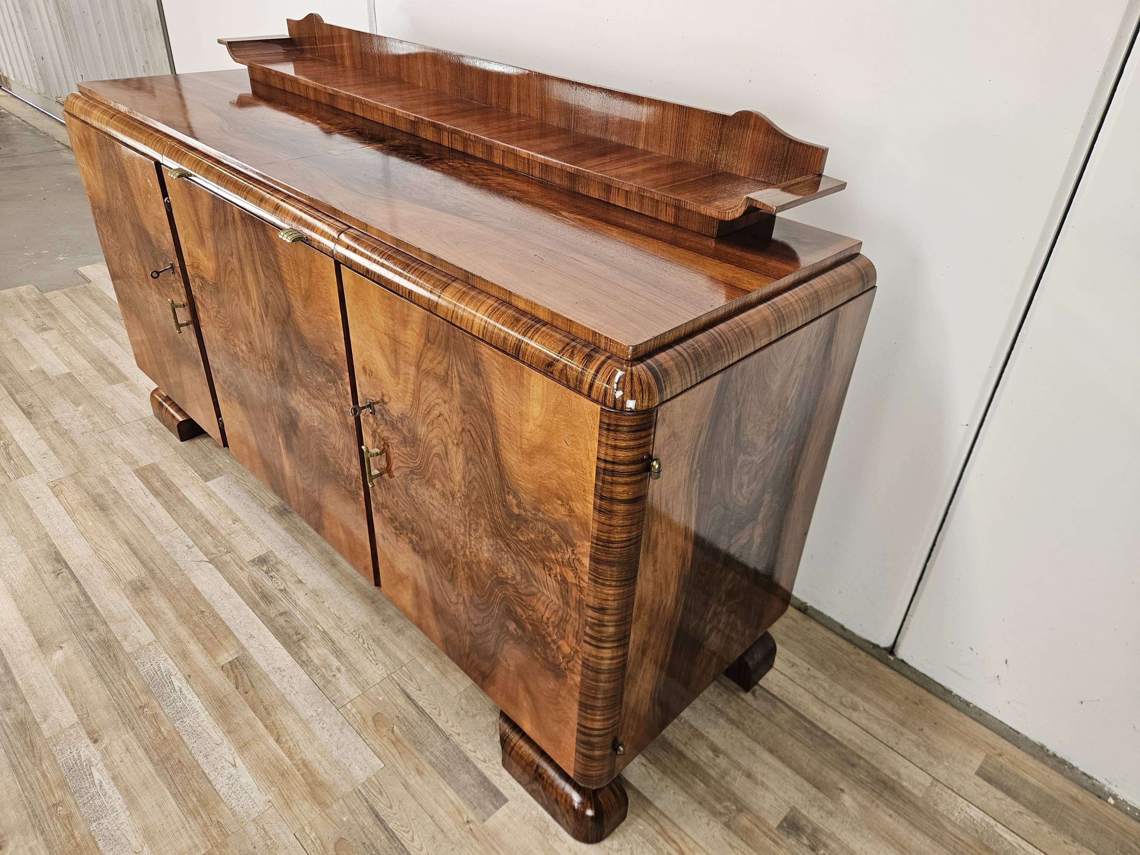 French Art Decò sideboard in walnut, 1940