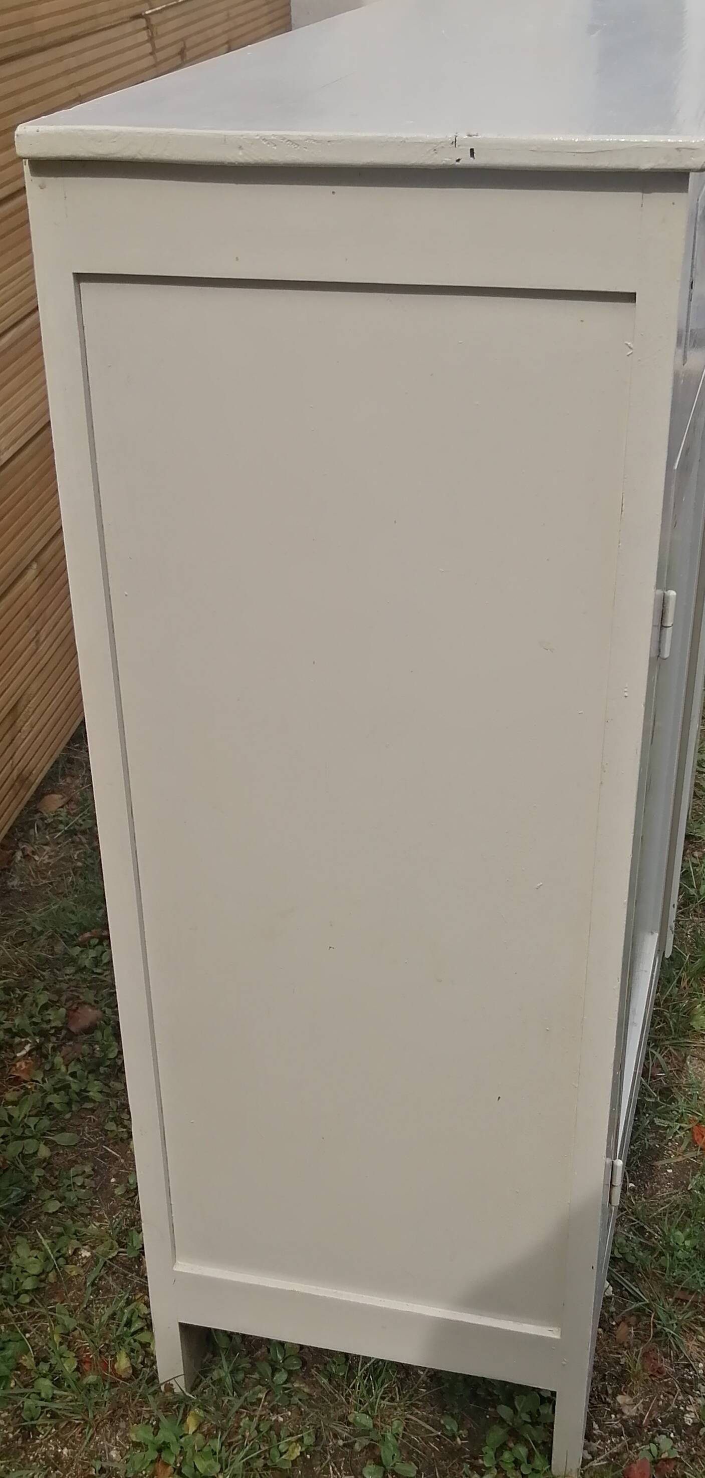 Parisian buffet decorated with flowers