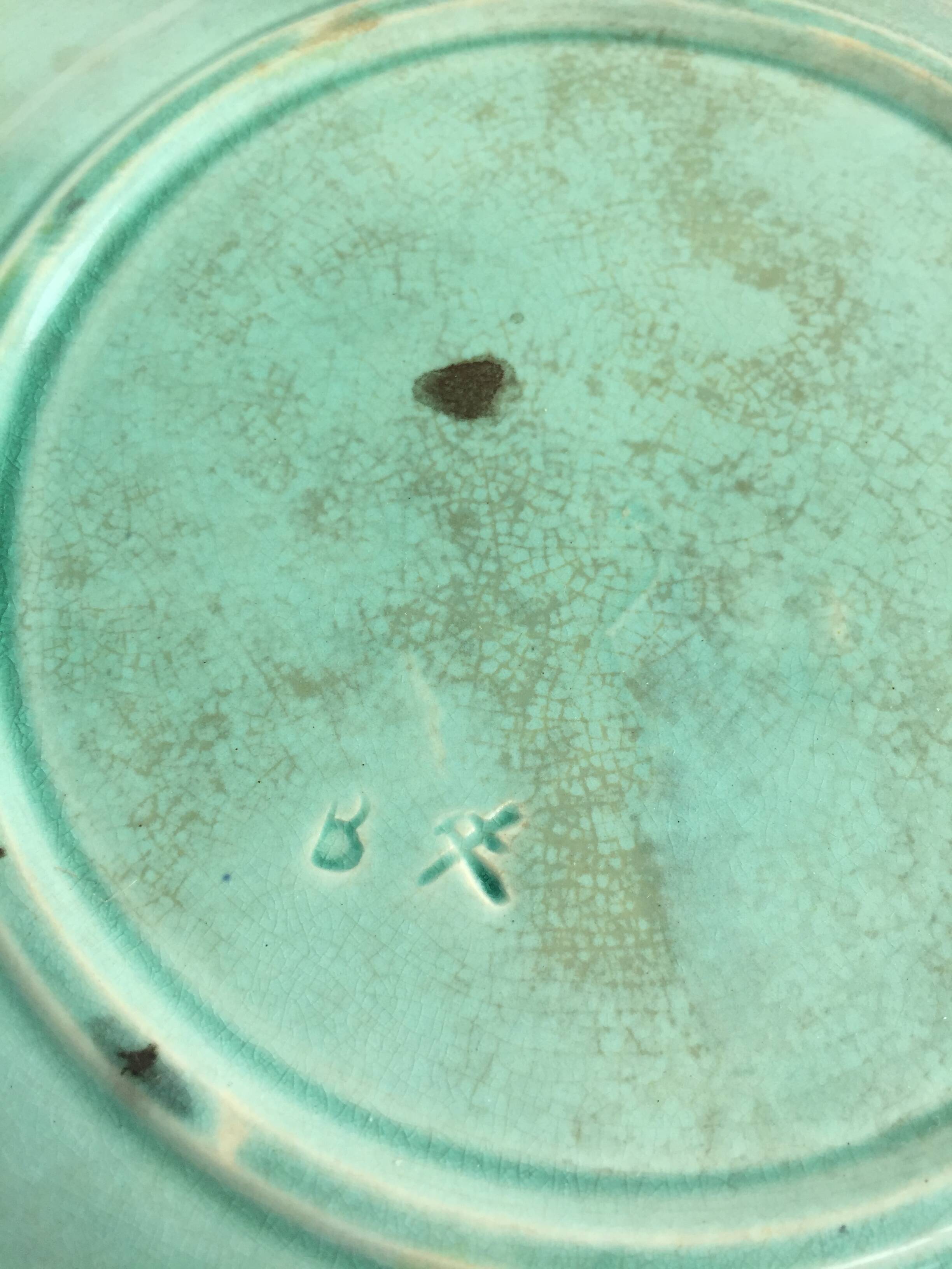 Slip plate decorated with birds