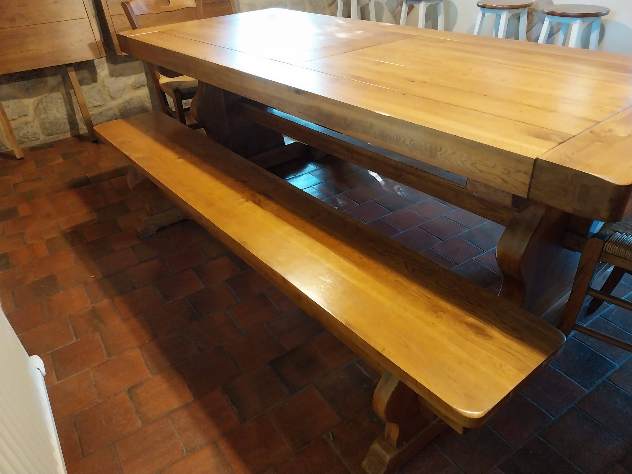 Set of solid oak abbey tables + 2 benches + 2 extension leaves