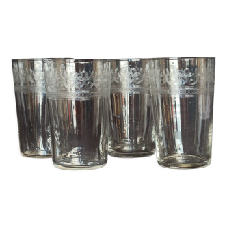 4 anciens verres gobelets en cristal gravé