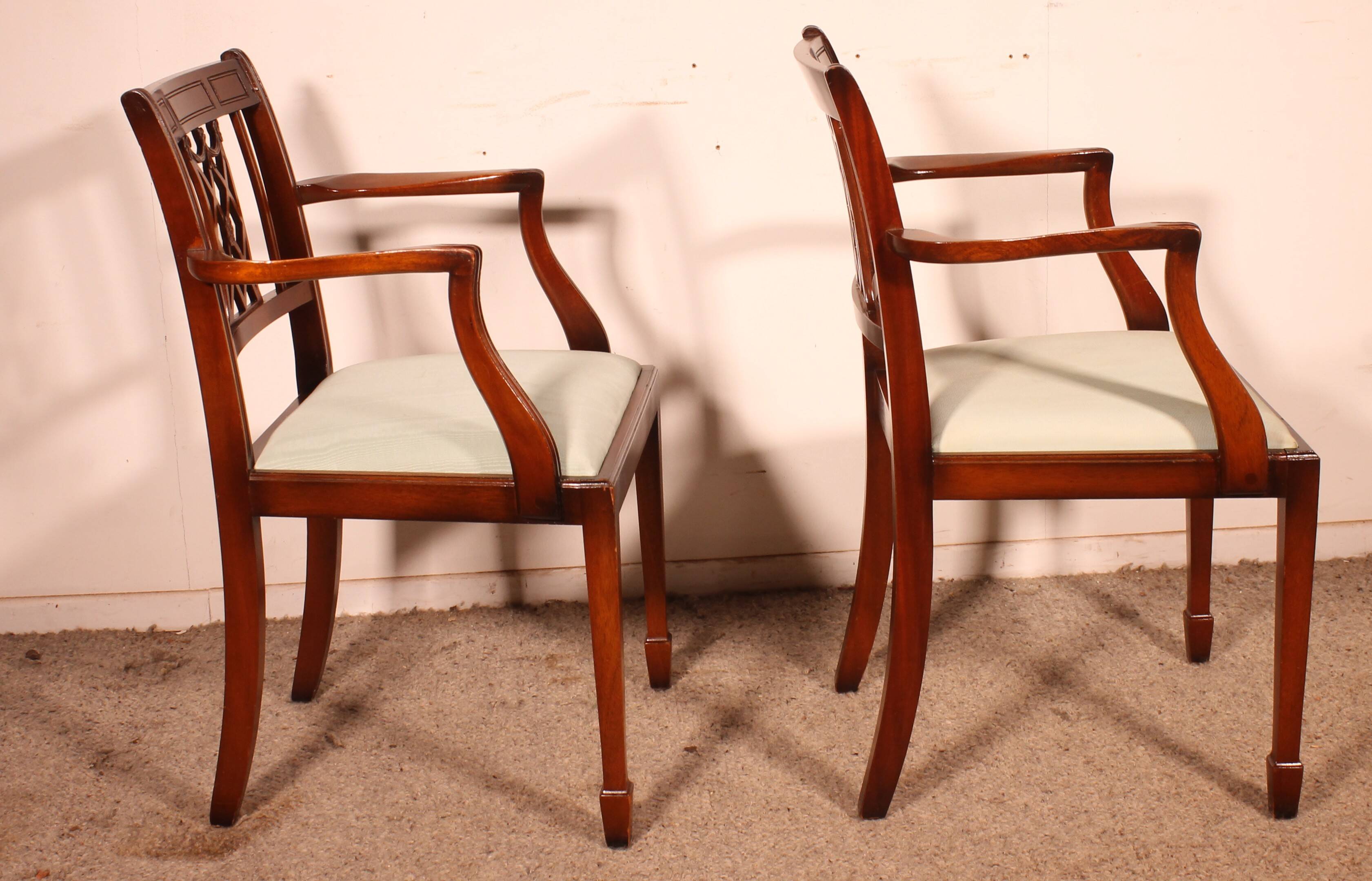 pair of mahogany armchairs in Hepplewhite style