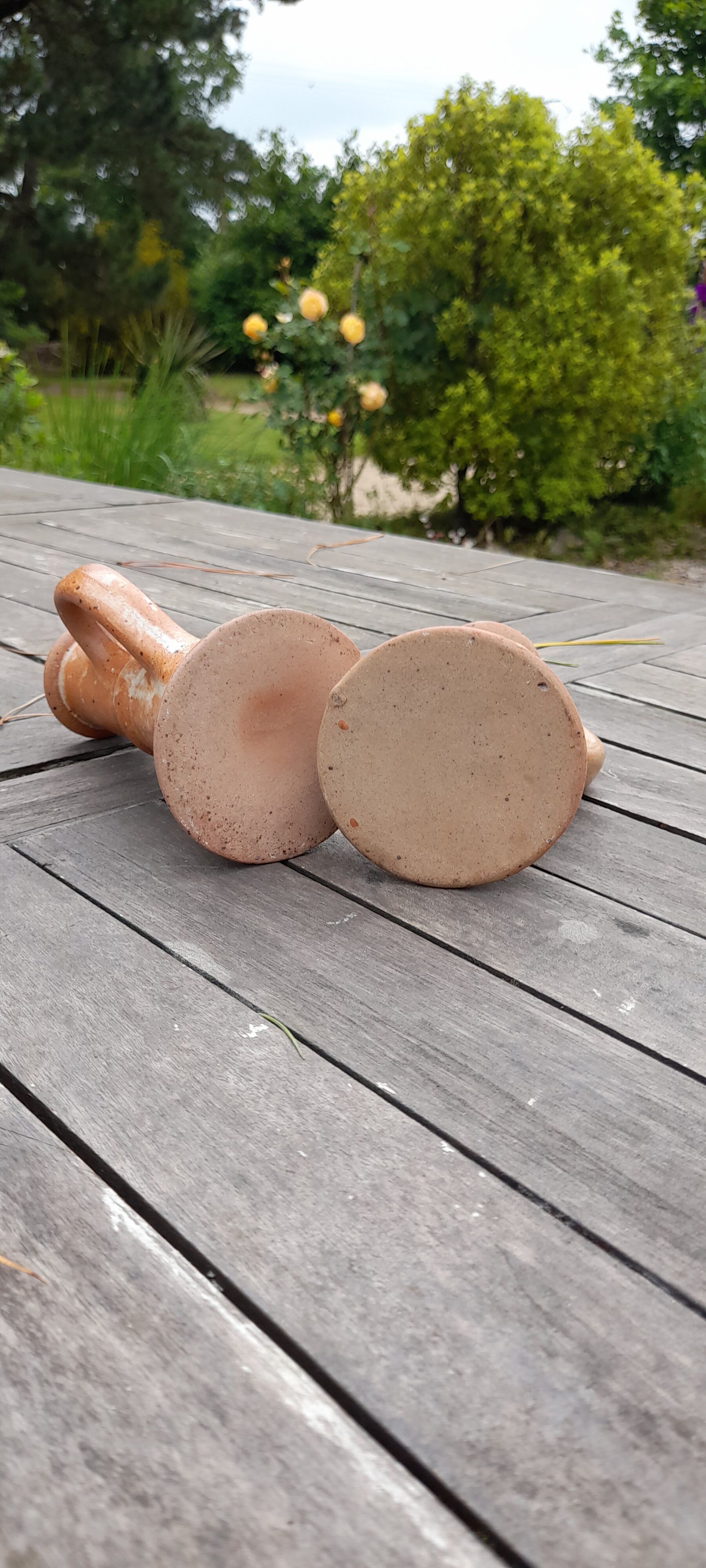 Duo of candlesticks in hand-crafted sandstone, raw and clean, mid-20th