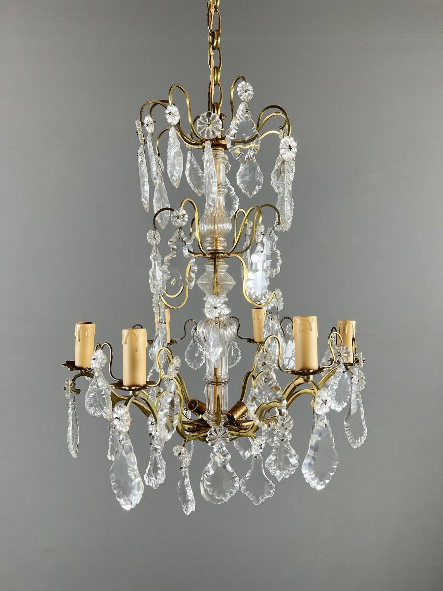 Bronze and crystal chandelier with pendants, Louis XV style, 20th century.