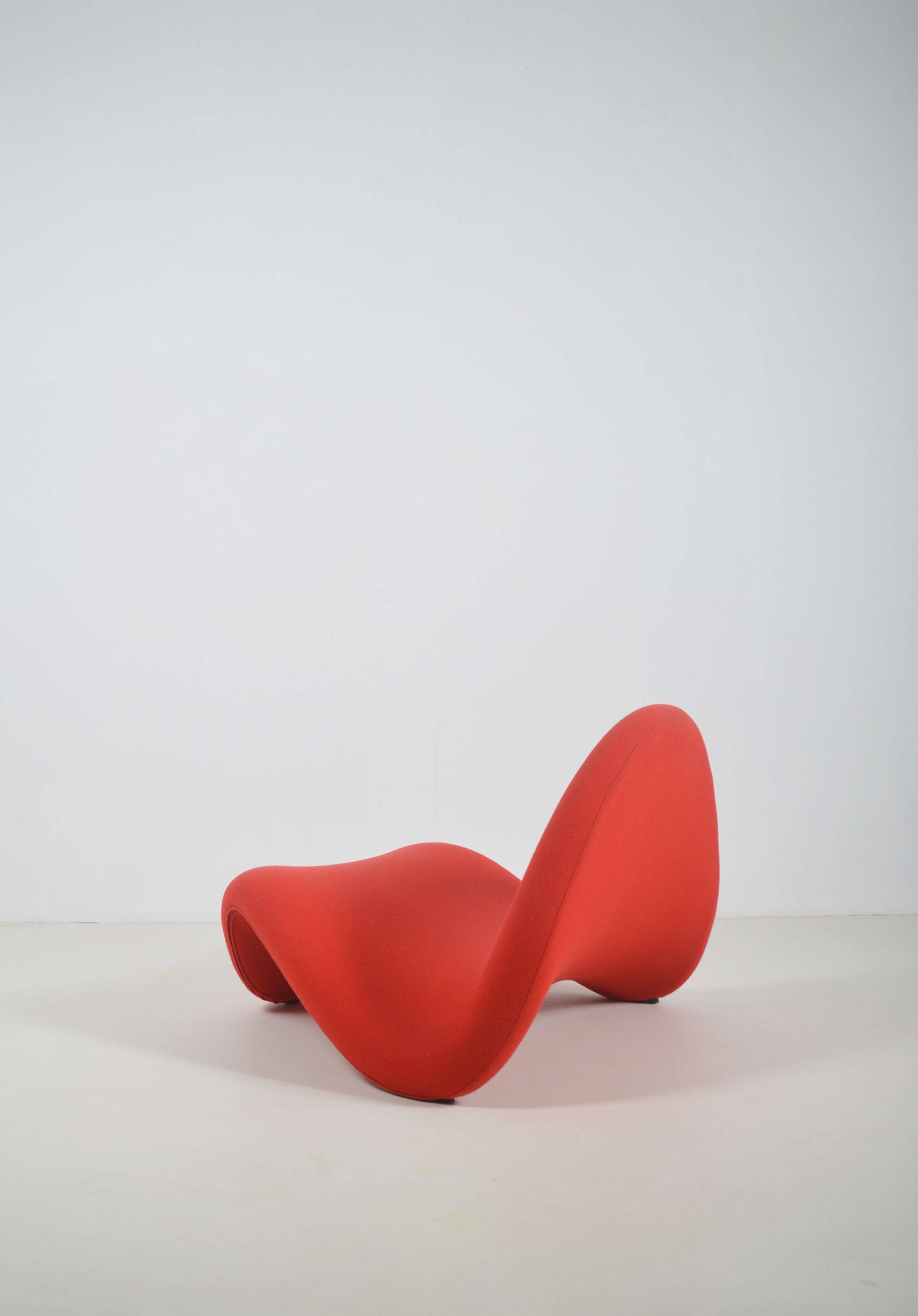Red F577 Tongue designed by Pierre Paulin for Artifort